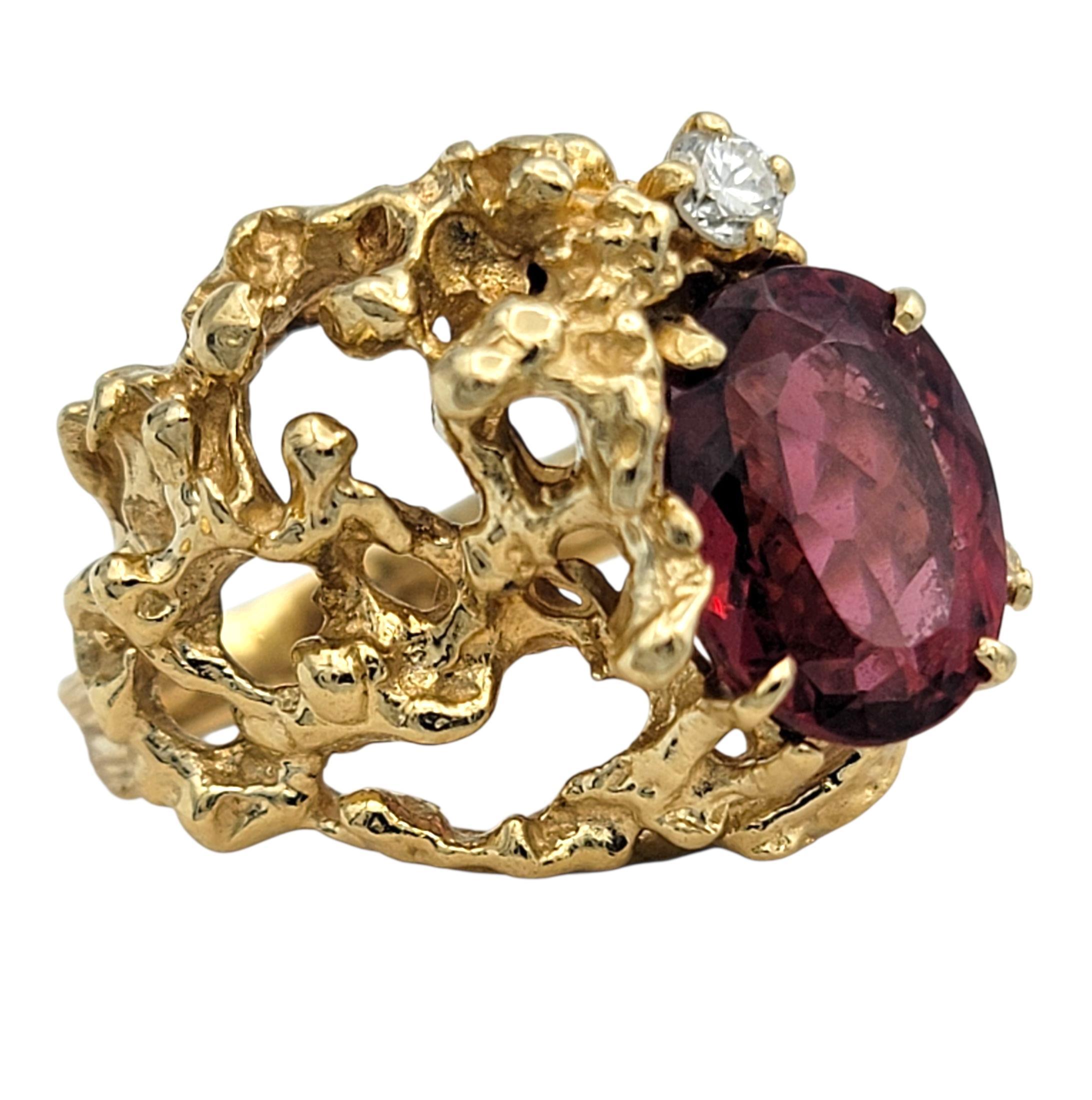 Ovaler Rubellit-Turmalin-Cocktailring mit Diamant aus 14 Karat Gelbgold Damen im Angebot