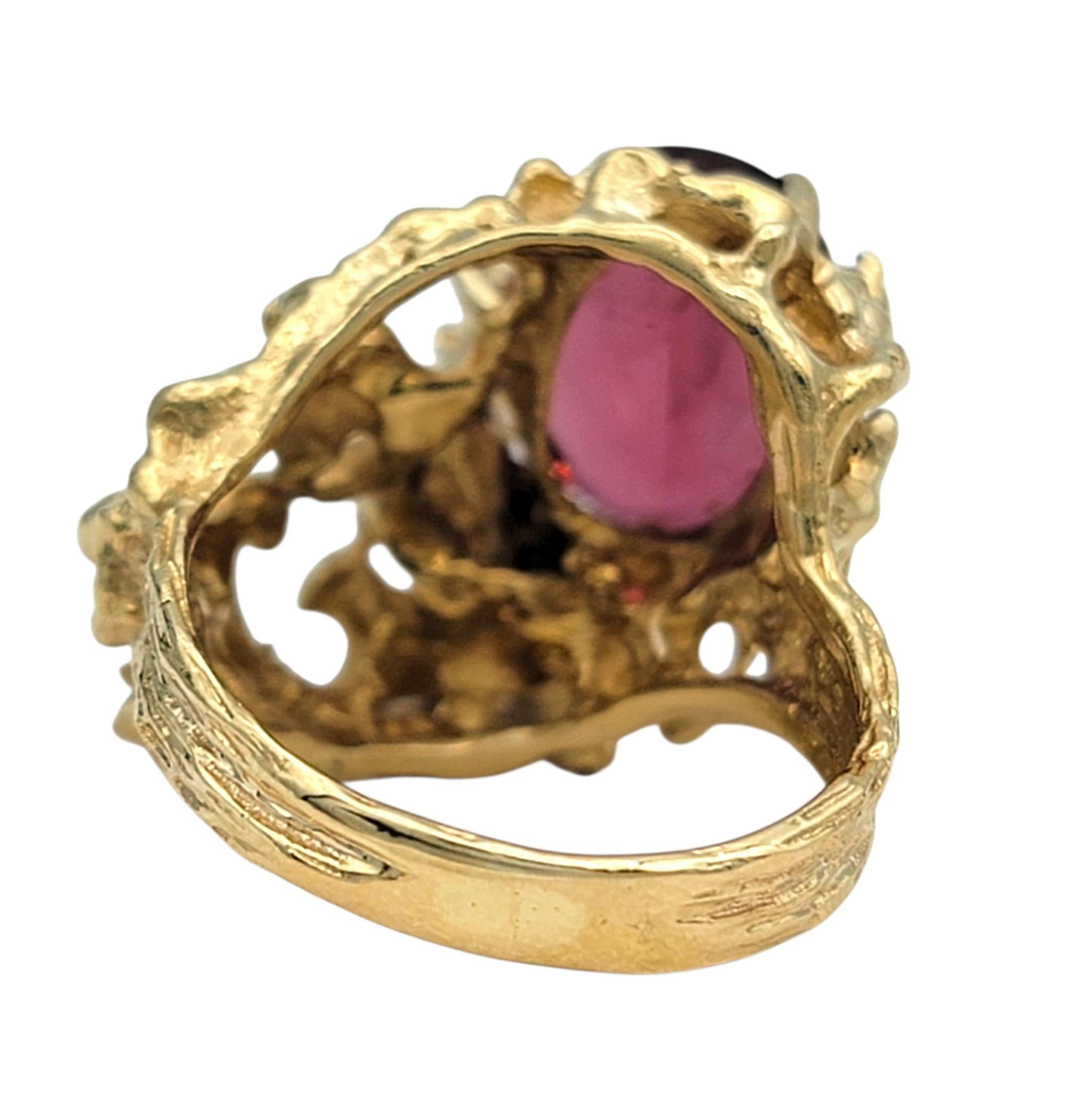 Ovaler Rubellit-Turmalin-Cocktailring mit Diamant aus 14 Karat Gelbgold im Angebot 1