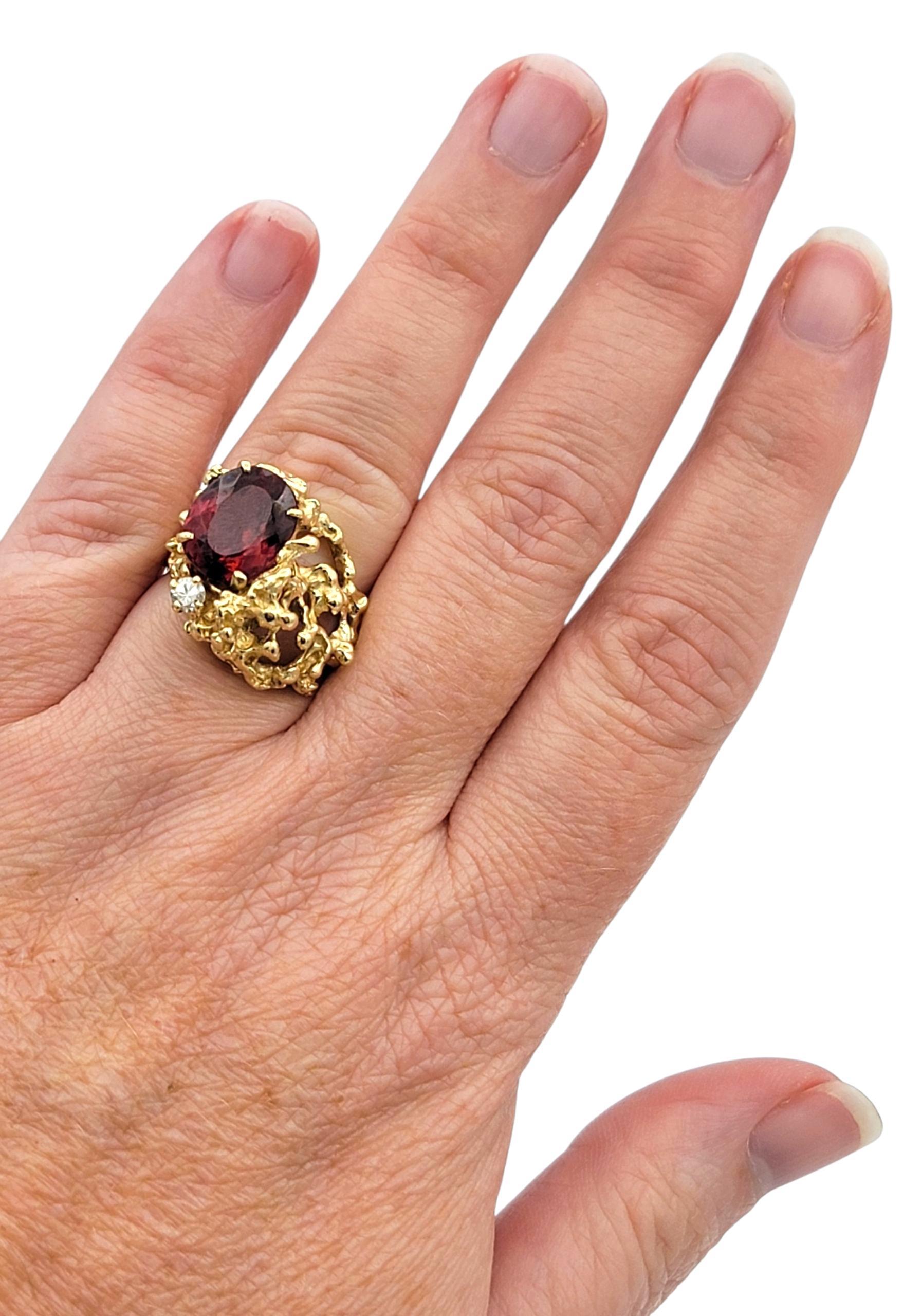 Ovaler Rubellit-Turmalin-Cocktailring mit Diamant aus 14 Karat Gelbgold im Angebot 2