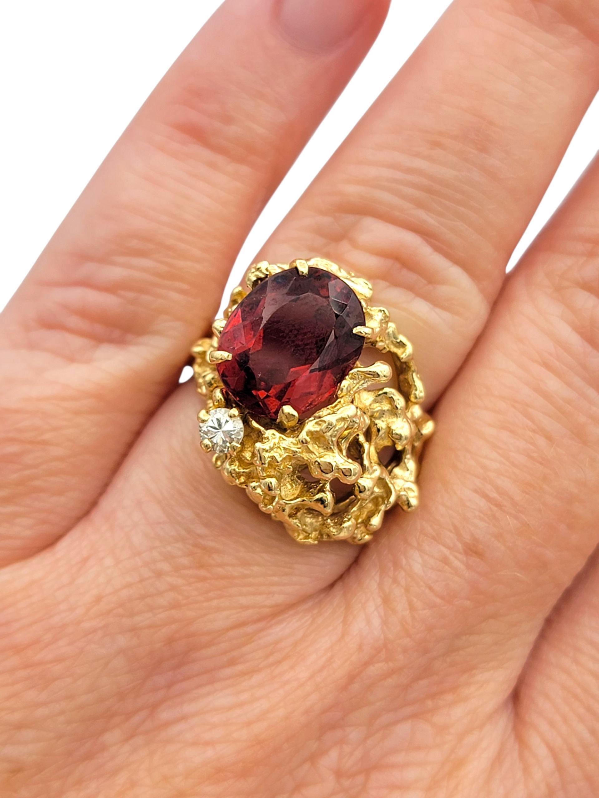 Ovaler Rubellit-Turmalin-Cocktailring mit Diamant aus 14 Karat Gelbgold im Angebot 3