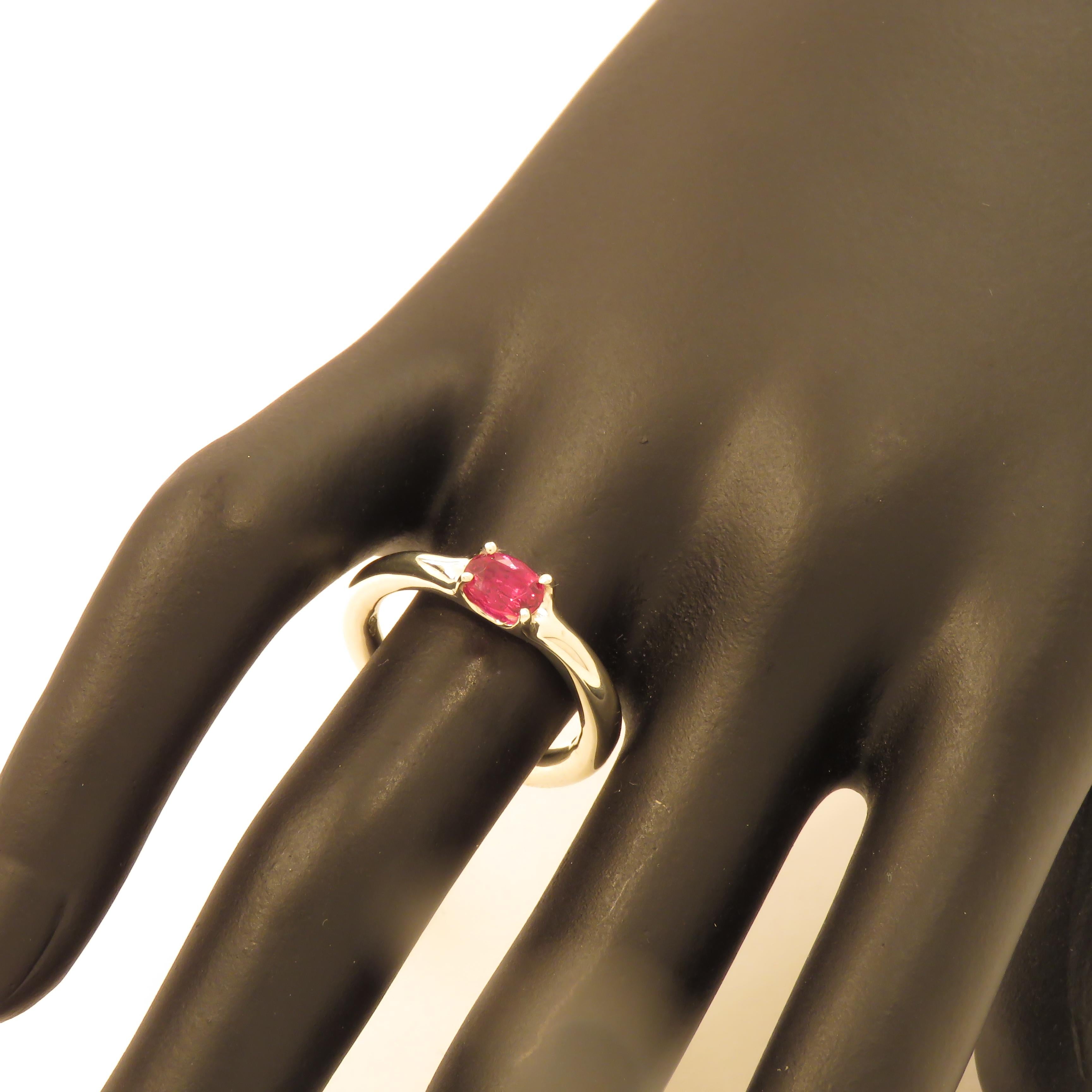 Very stylish modern band ring crafted in 9k white gold featuring at the centre a oval cut natural ruby weighing 0.60 ctw. The dimension of the gemstone is 4.20x5.80 millimeters / 0.188x0.228 inches. Us finger size is 6.5 / Italian size 13 / French
