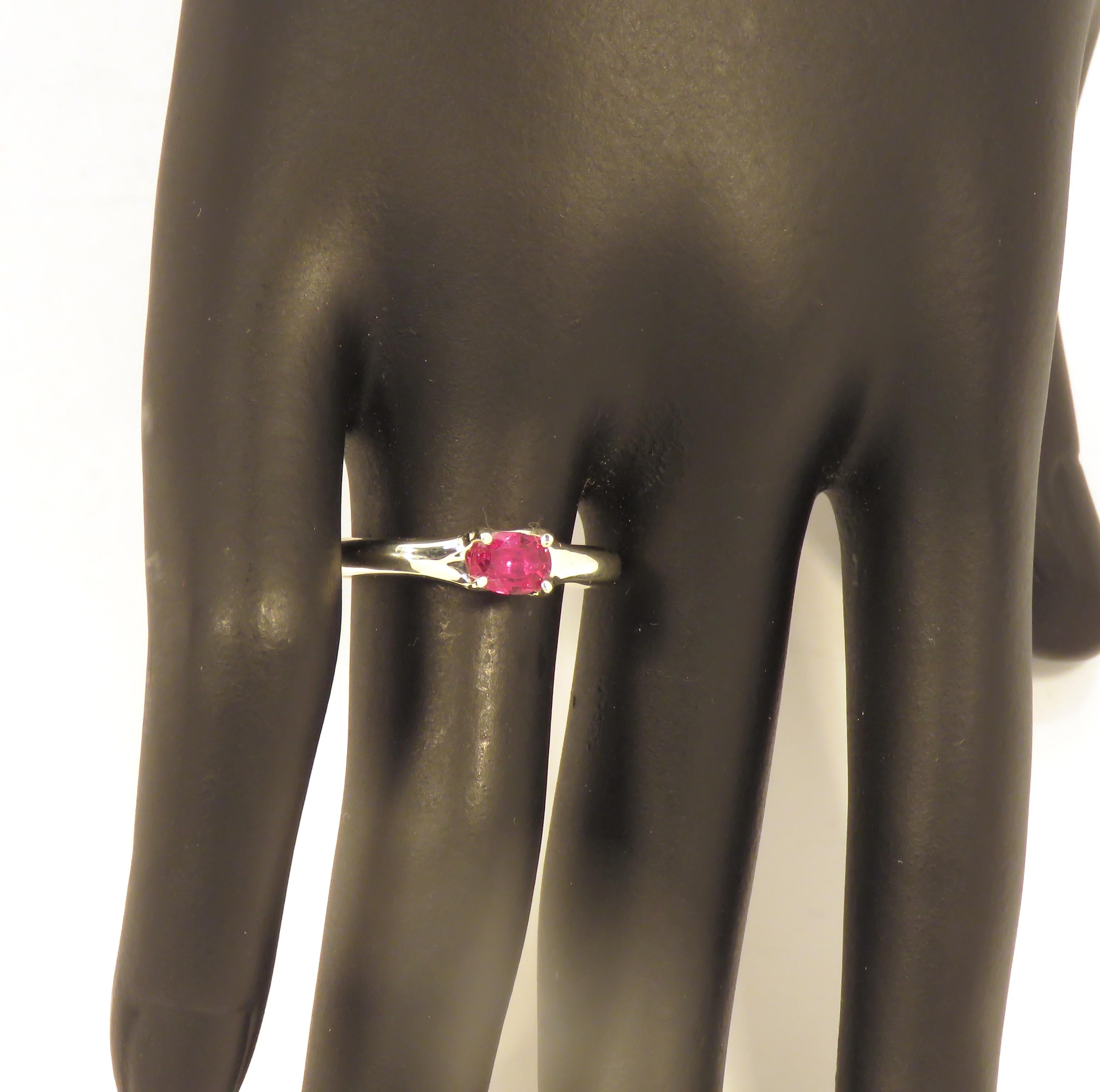 Modern Oval Cut Ruby 9 Karat White Gold Band Ring Handcrafted in Italy For Sale