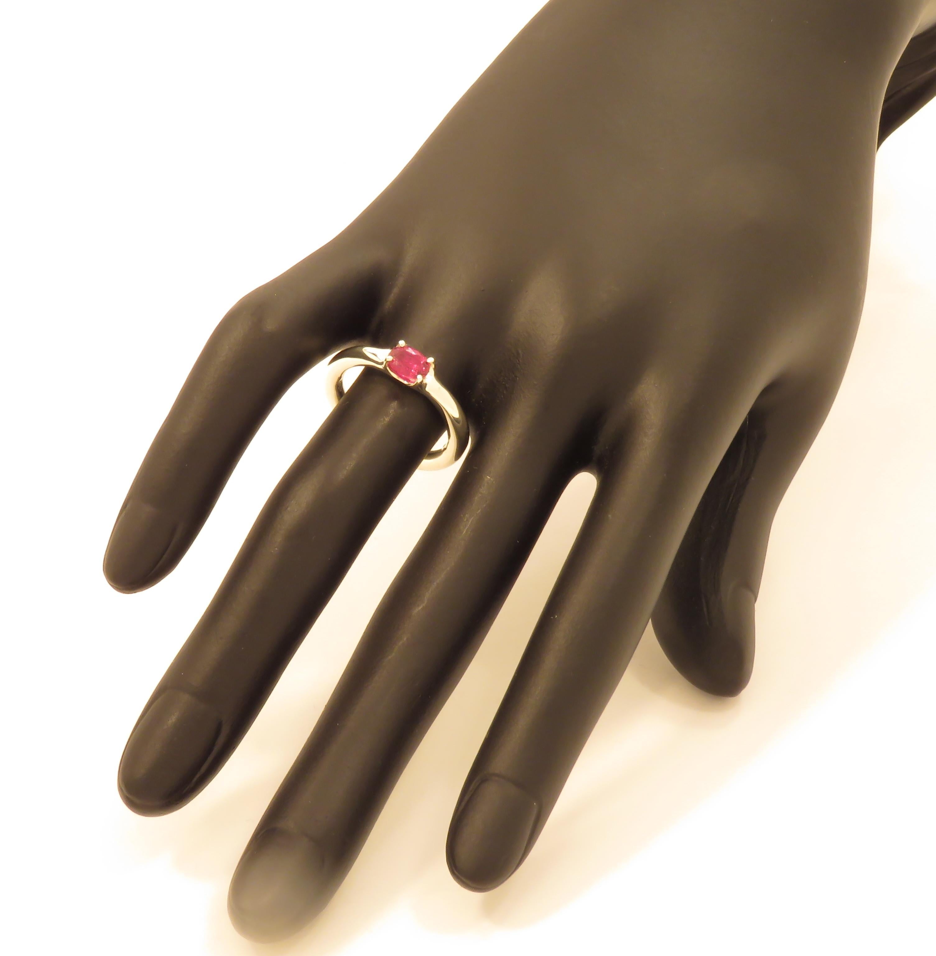 Oval Cut Ruby 9 Karat White Gold Band Ring Handcrafted in Italy For Sale 1