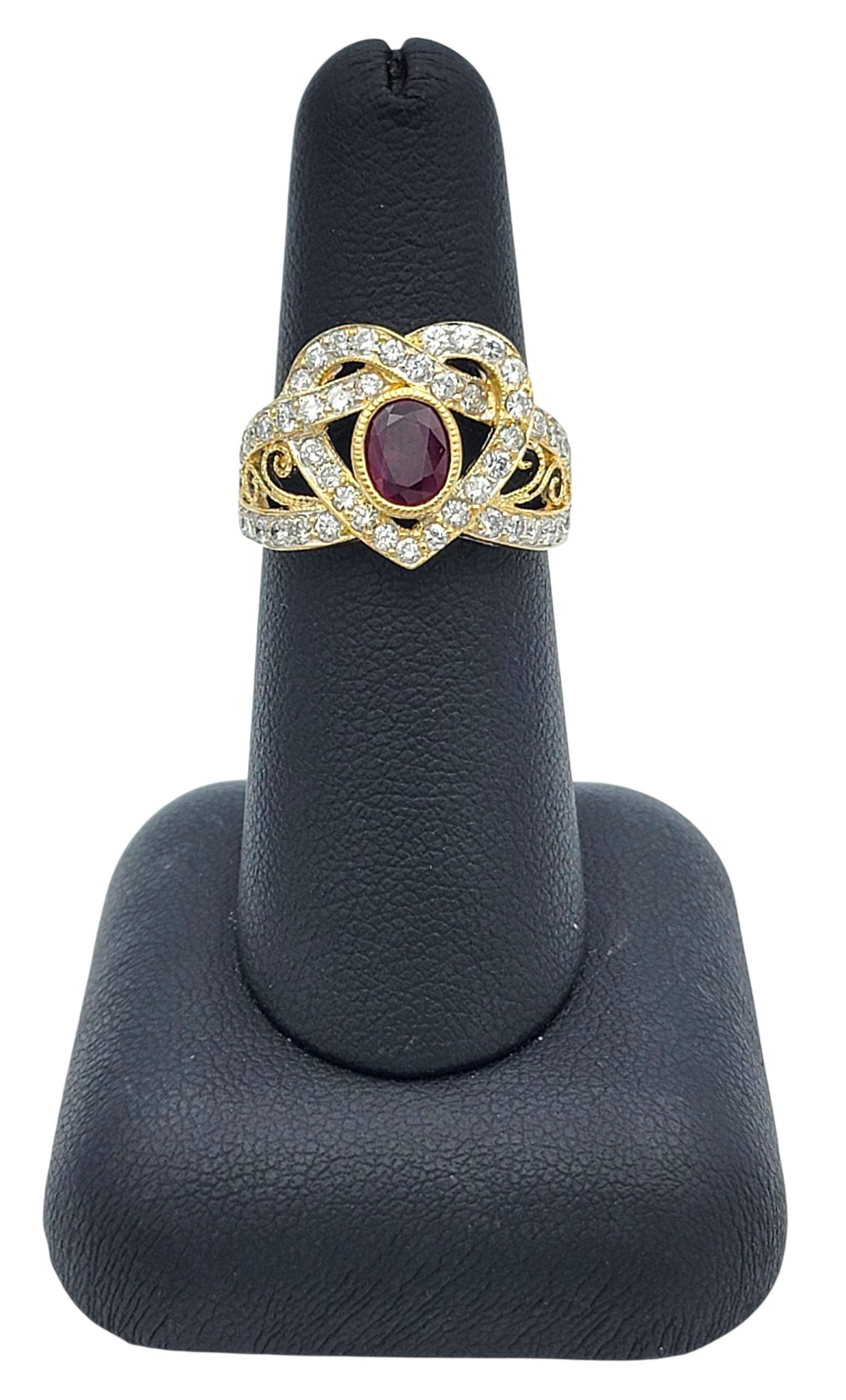 Bague de cocktail en or jaune 18 carats avec motif de cœur en rubis et diamants de taille ovale en vente 4