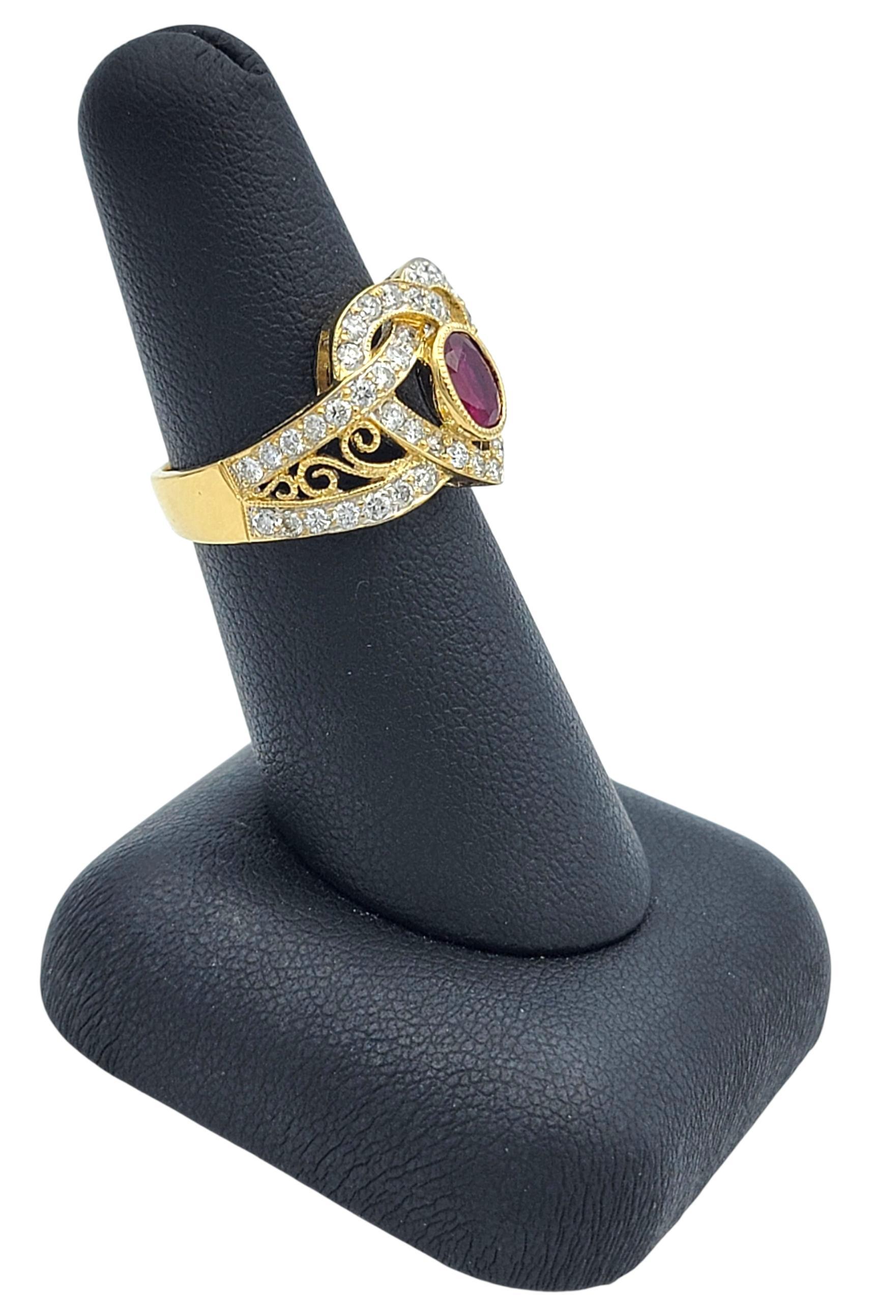 Bague de cocktail en or jaune 18 carats avec motif de cœur en rubis et diamants de taille ovale en vente 5