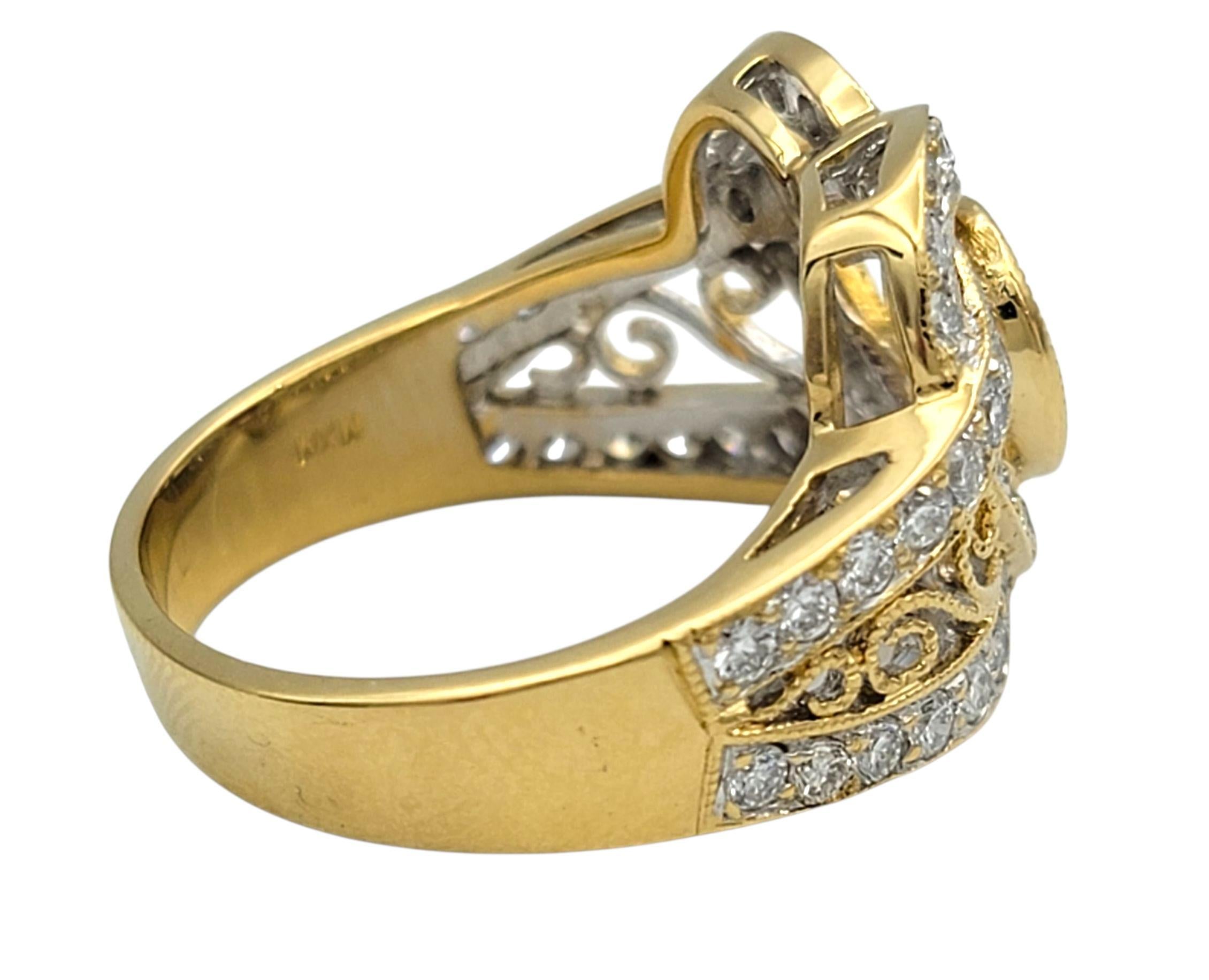 Taille ovale Bague de cocktail en or jaune 18 carats avec motif de cœur en rubis et diamants de taille ovale en vente