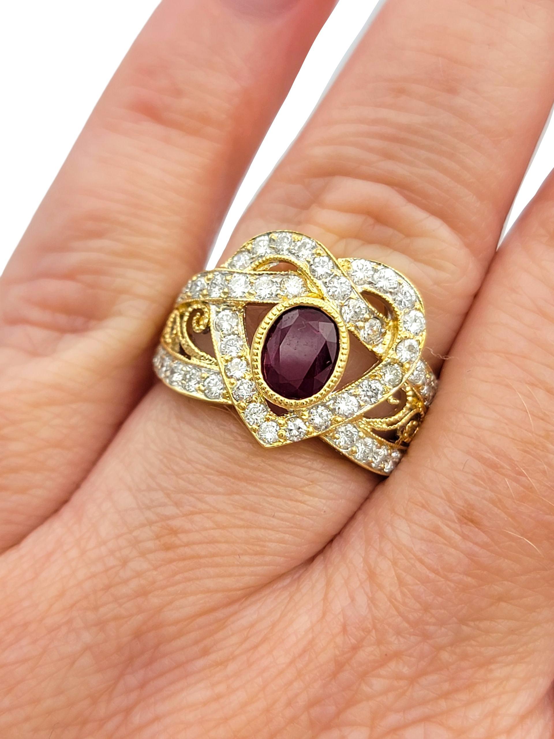 Bague de cocktail en or jaune 18 carats avec motif de cœur en rubis et diamants de taille ovale en vente 3