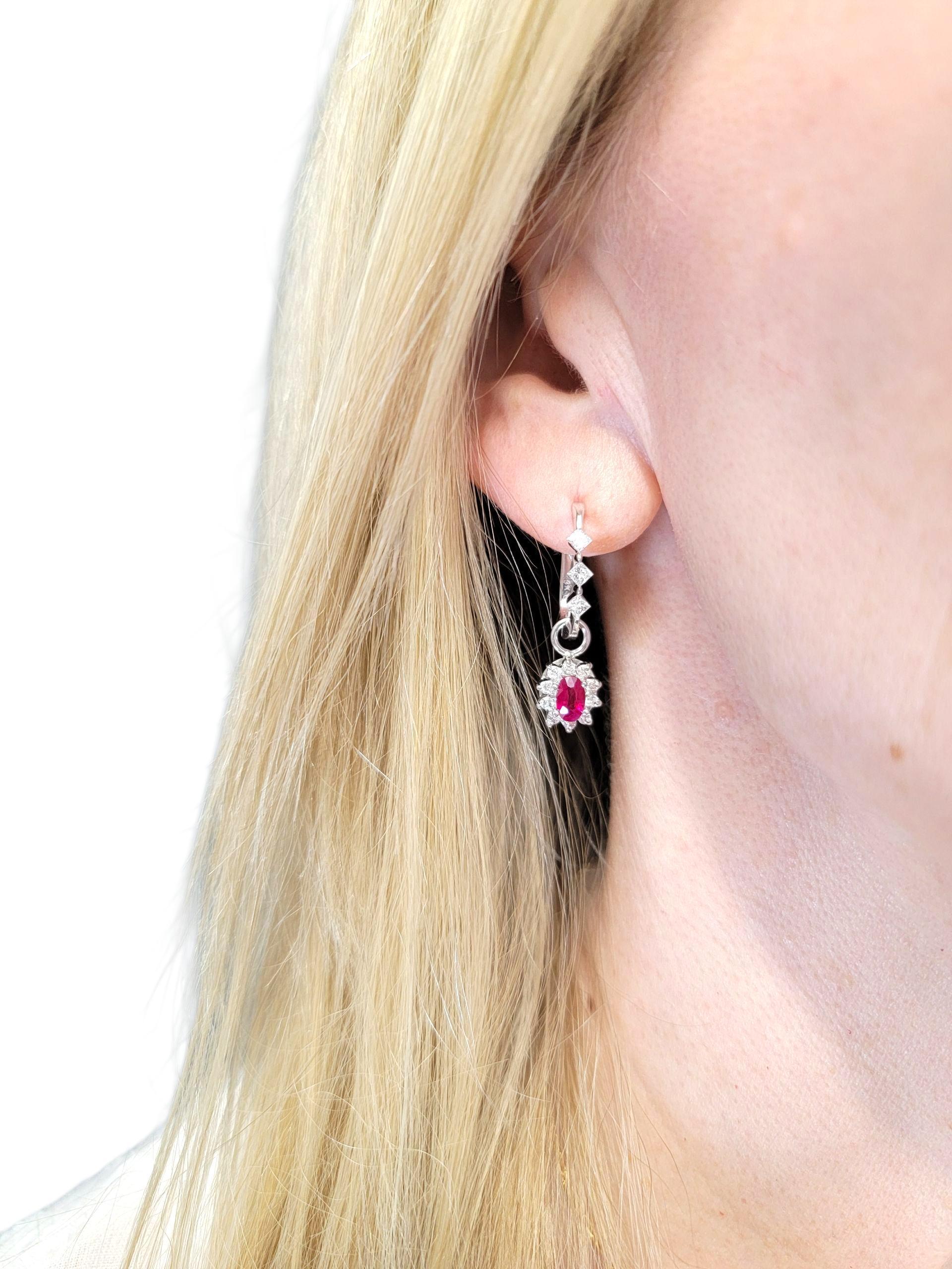 Boucles d'oreilles convertibles pendantes en or 14 carats avec rubis de taille ovale et diamants multiples en vente 4