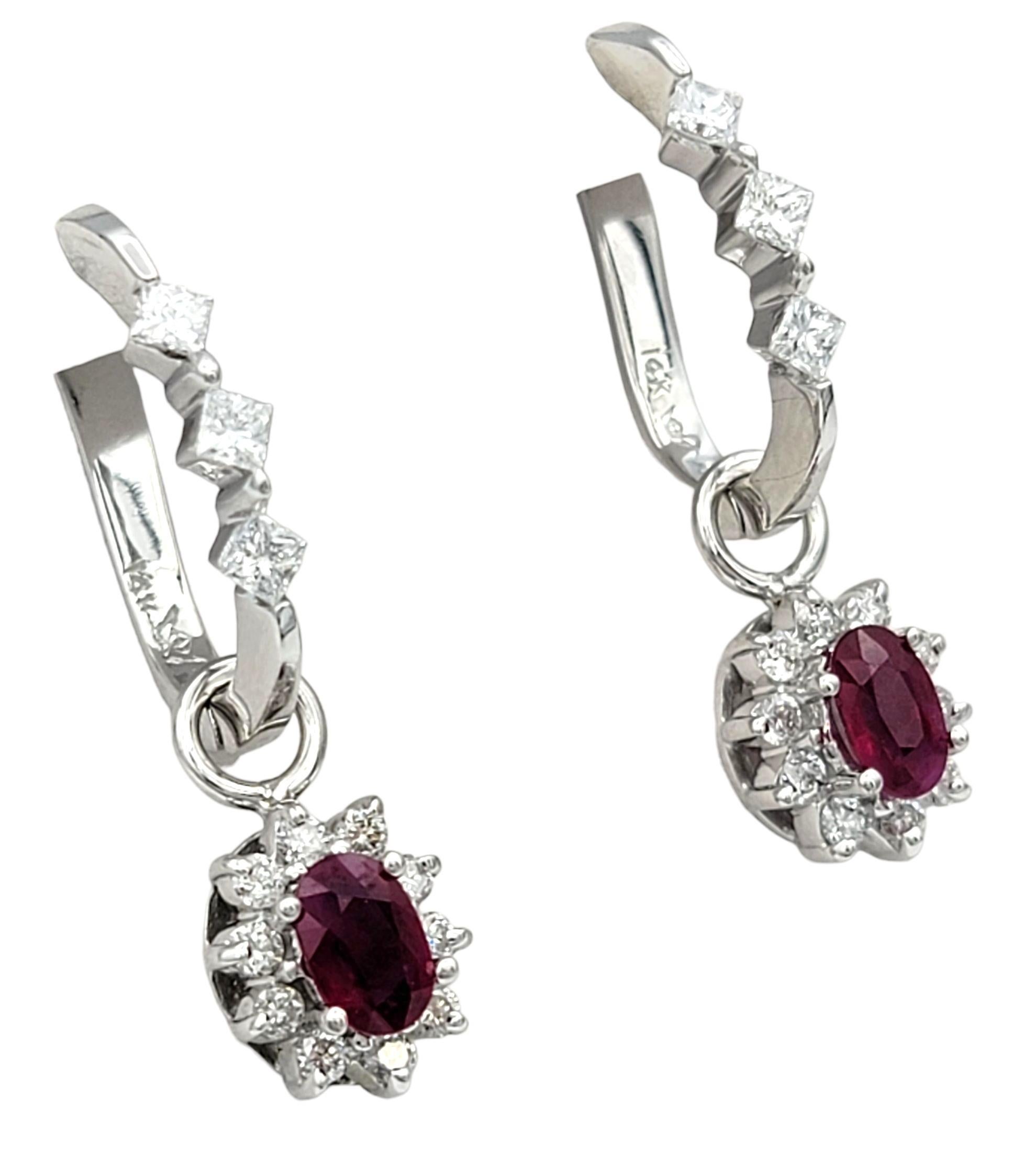 Contemporain Boucles d'oreilles convertibles pendantes en or 14 carats avec rubis de taille ovale et diamants multiples en vente