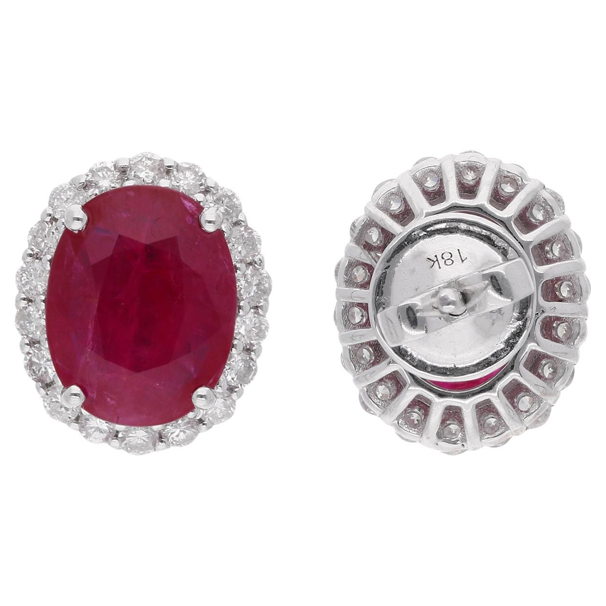 Boucles d
oreilles Halo en or blanc 14 carats avec diamants et rubis de taille ovale