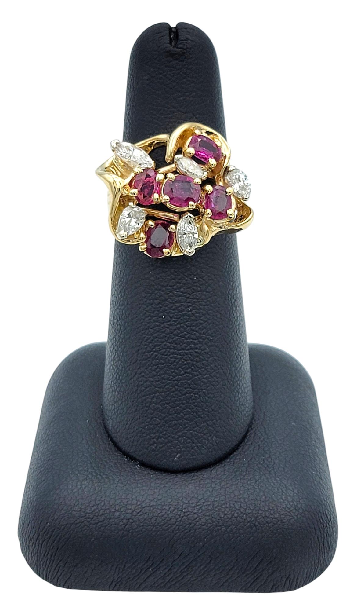 Anillo Racimo de Rubí Corte Oval, Pera y Diamante Marquesa en Oro Amarillo de 14 Kilates en venta 4
