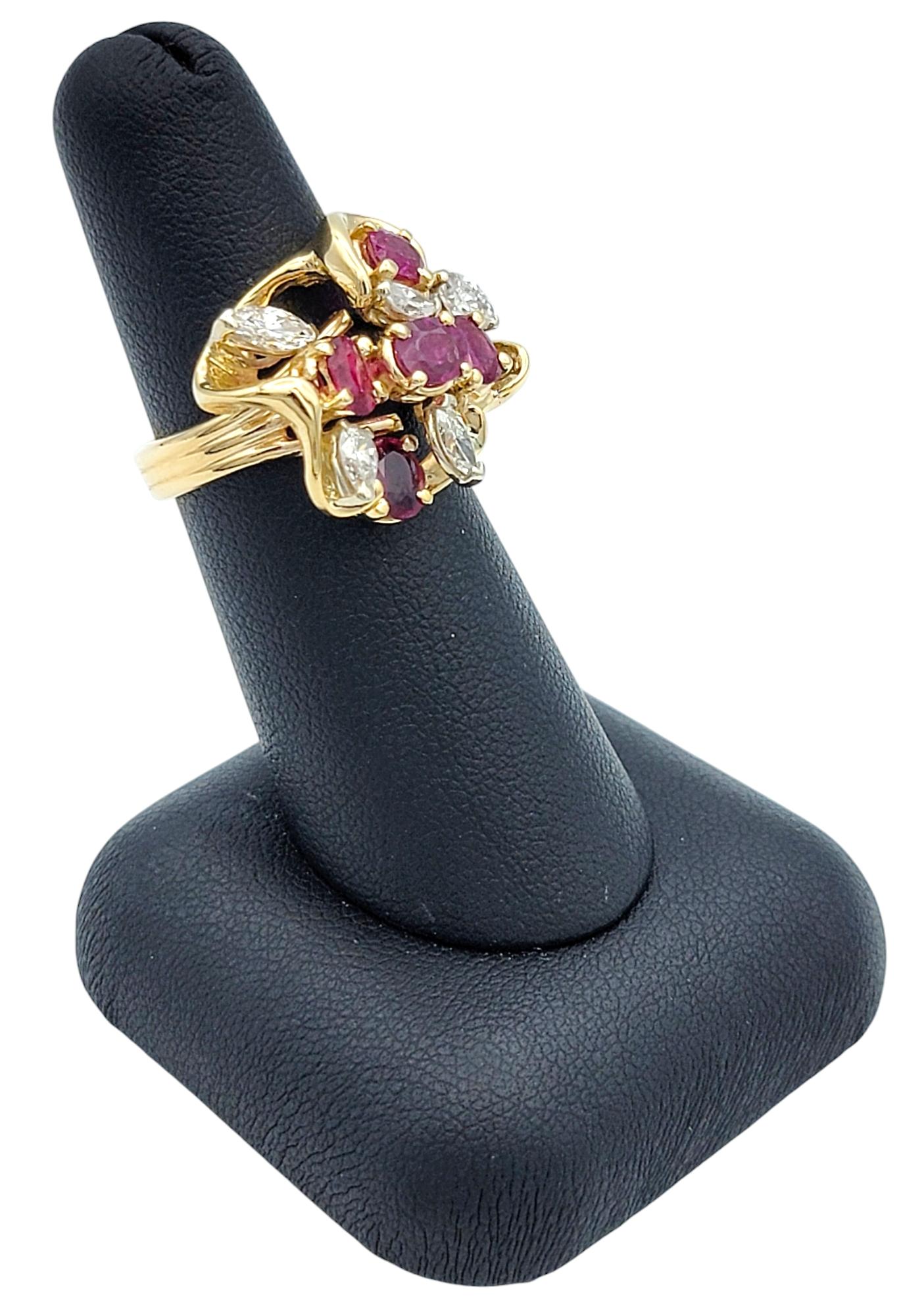 Anillo Racimo de Rubí Corte Oval, Pera y Diamante Marquesa en Oro Amarillo de 14 Kilates en venta 5