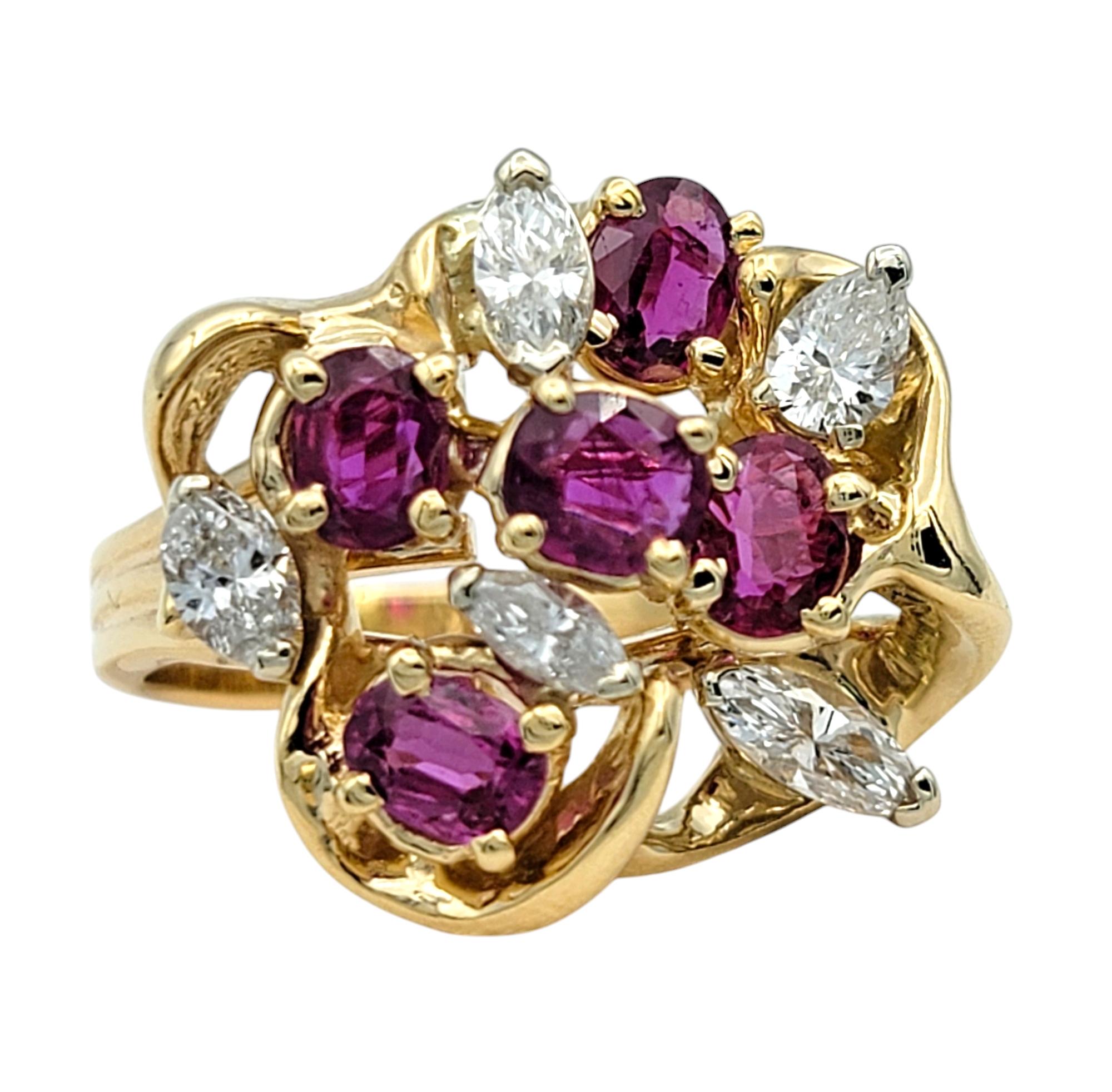 Anillo Racimo de Rubí Corte Oval, Pera y Diamante Marquesa en Oro Amarillo de 14 Kilates Corte oval en venta