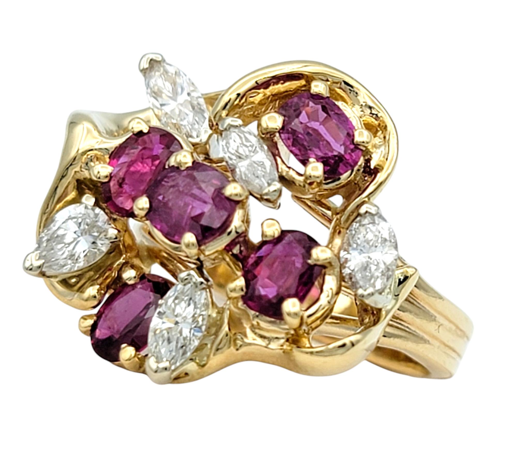 Anillo Racimo de Rubí Corte Oval, Pera y Diamante Marquesa en Oro Amarillo de 14 Kilates en Bueno estado para la venta en Scottsdale, AZ