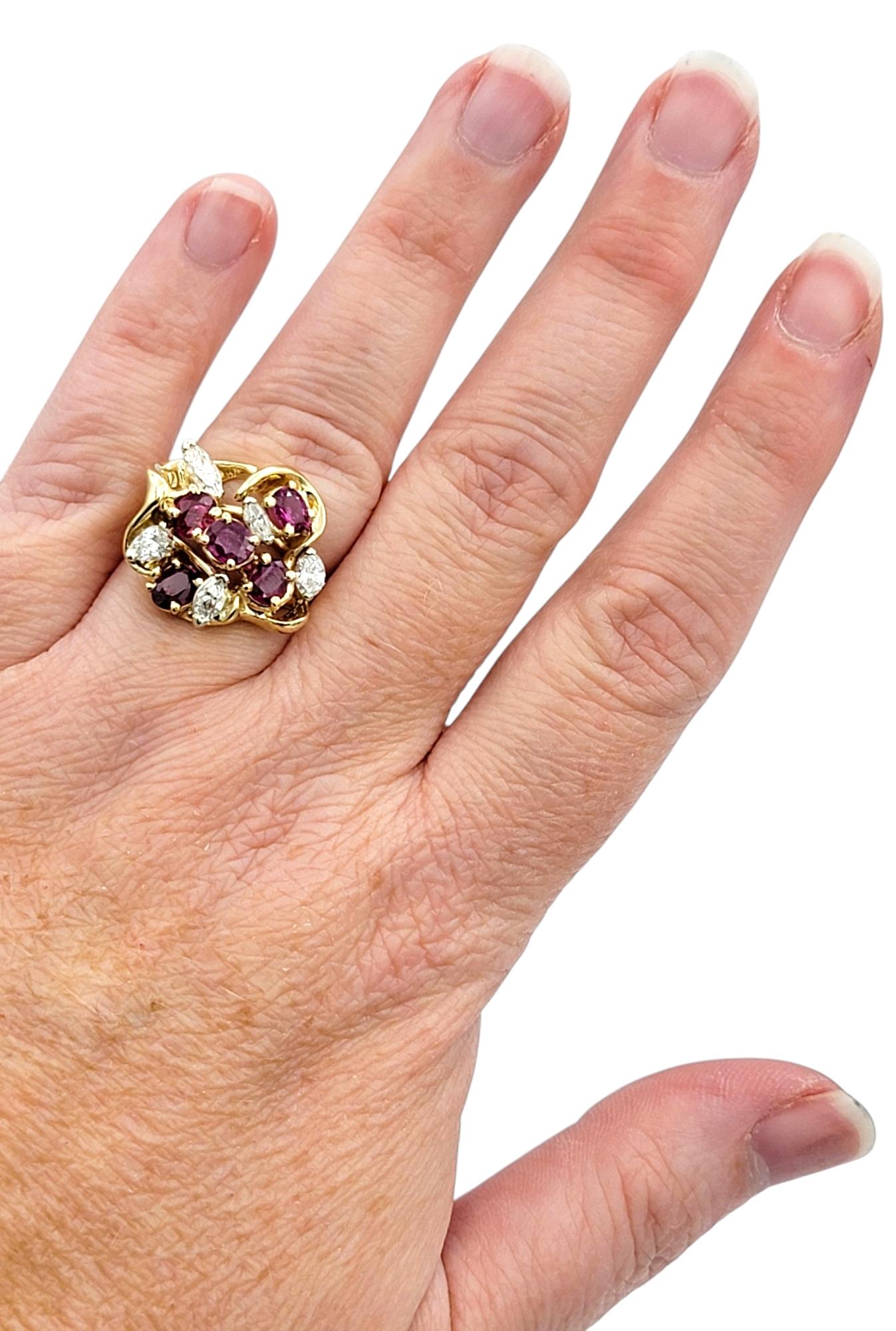 Anillo Racimo de Rubí Corte Oval, Pera y Diamante Marquesa en Oro Amarillo de 14 Kilates en venta 2