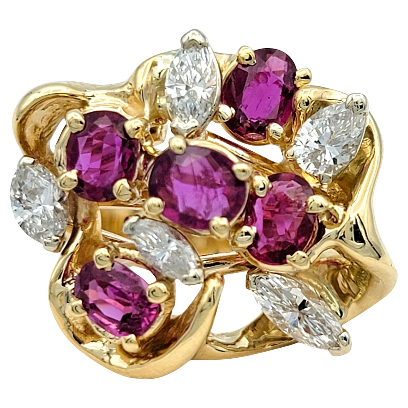 Anillo Racimo de Rubí Corte Oval, Pera y Diamante Marquesa en Oro Amarillo de 14 Kilates en venta