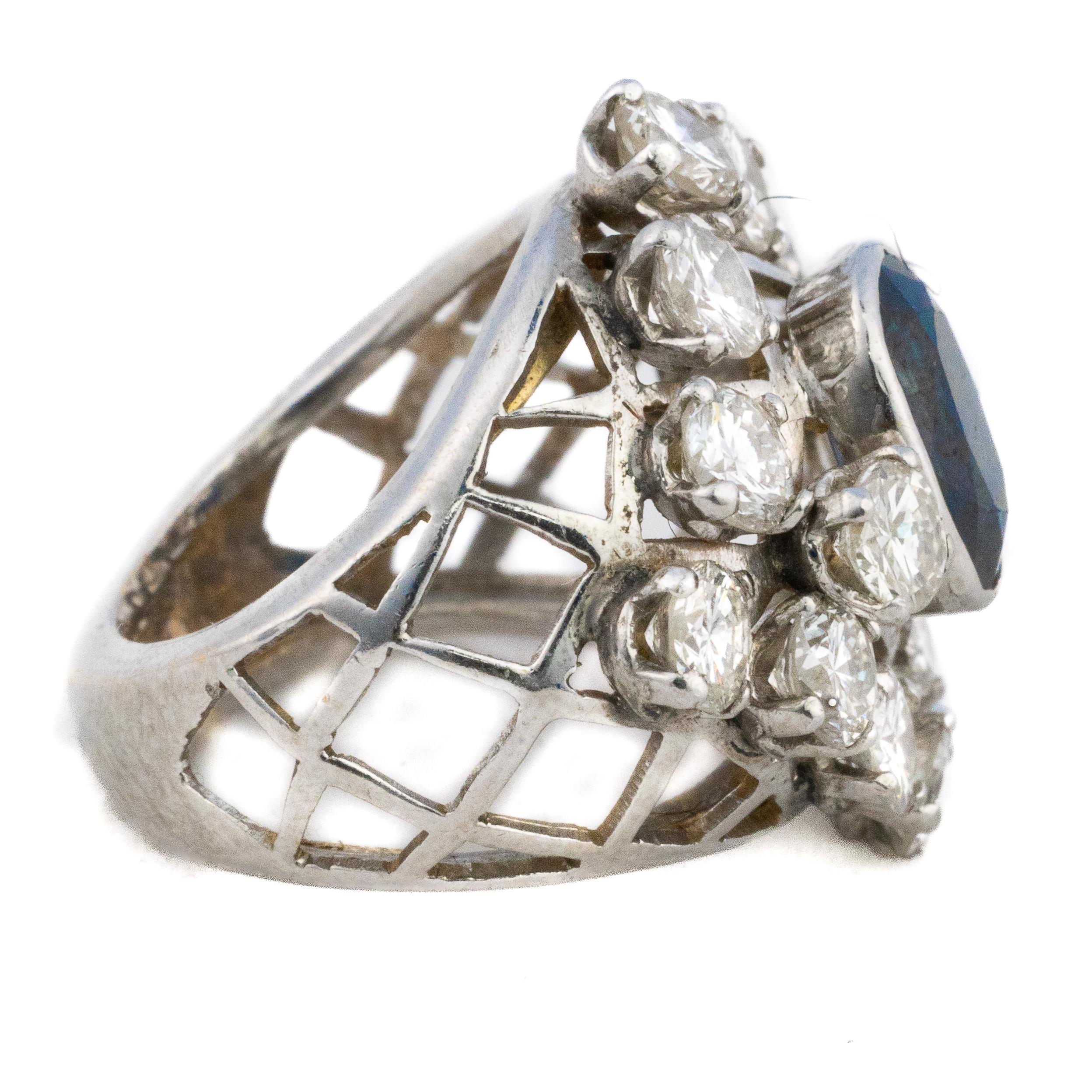 Rétro Bague dôme en saphir et diamant de taille ovale en vente