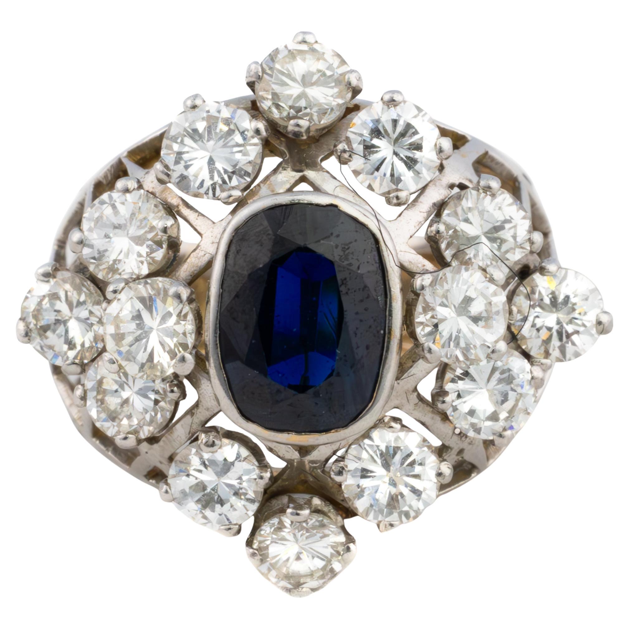Bague dôme en saphir et diamant de taille ovale en vente