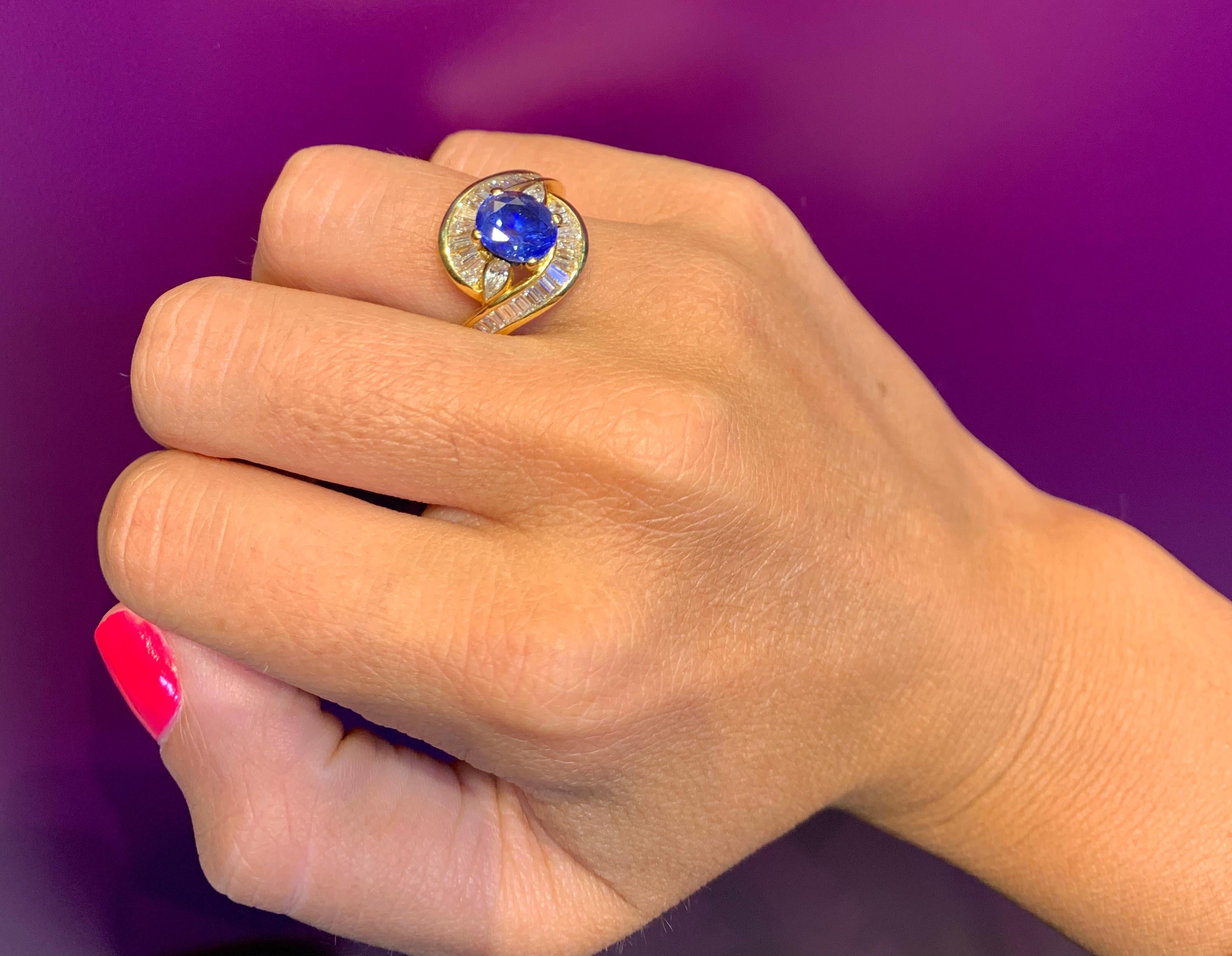 Oval Cut Sapphire & Diamond Cocktail Ring In Excellent Condition For Sale In New York, NY