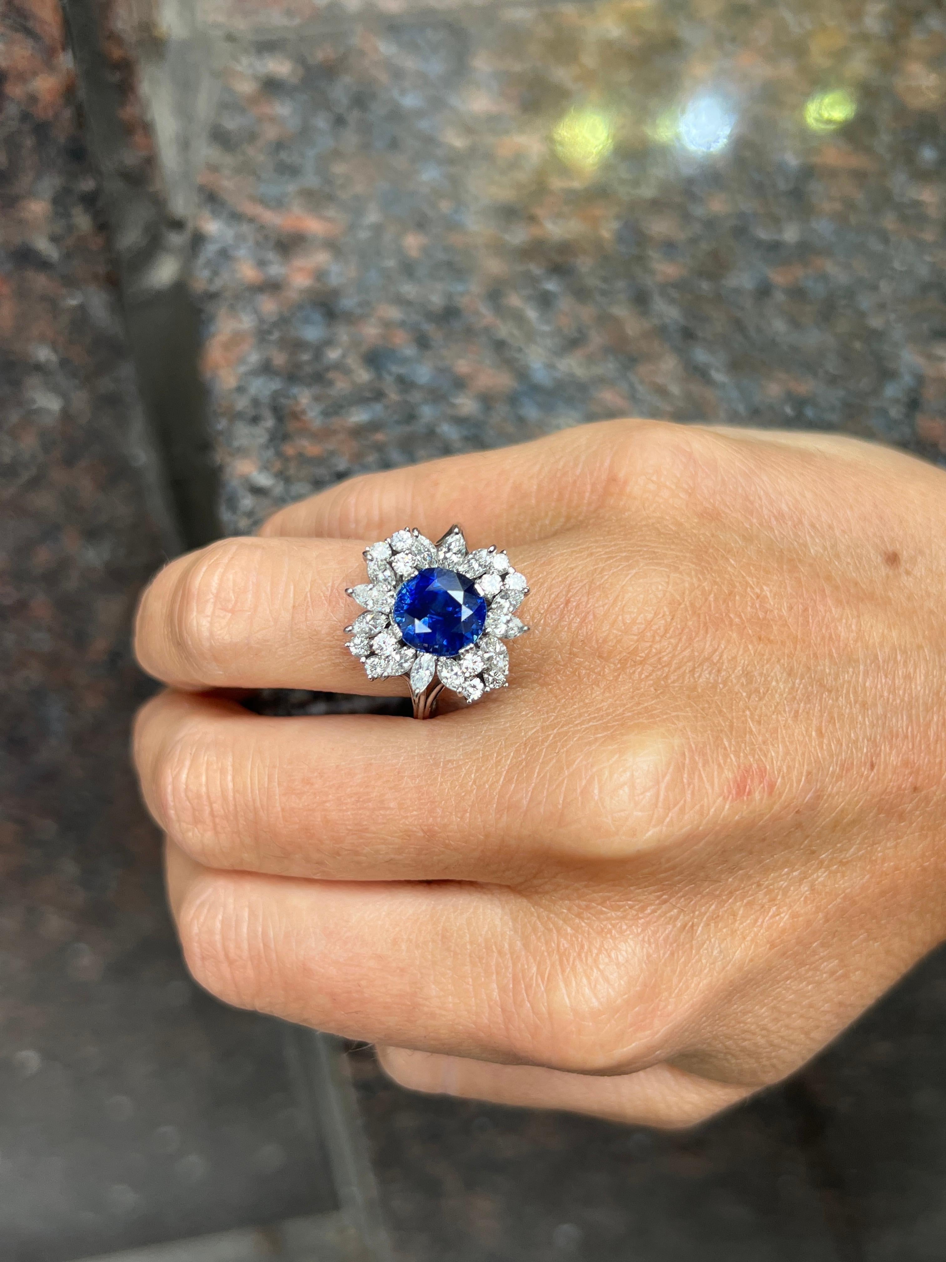 Oval Cut Sapphire & Diamond Cocktail Ring In Excellent Condition For Sale In New York, NY