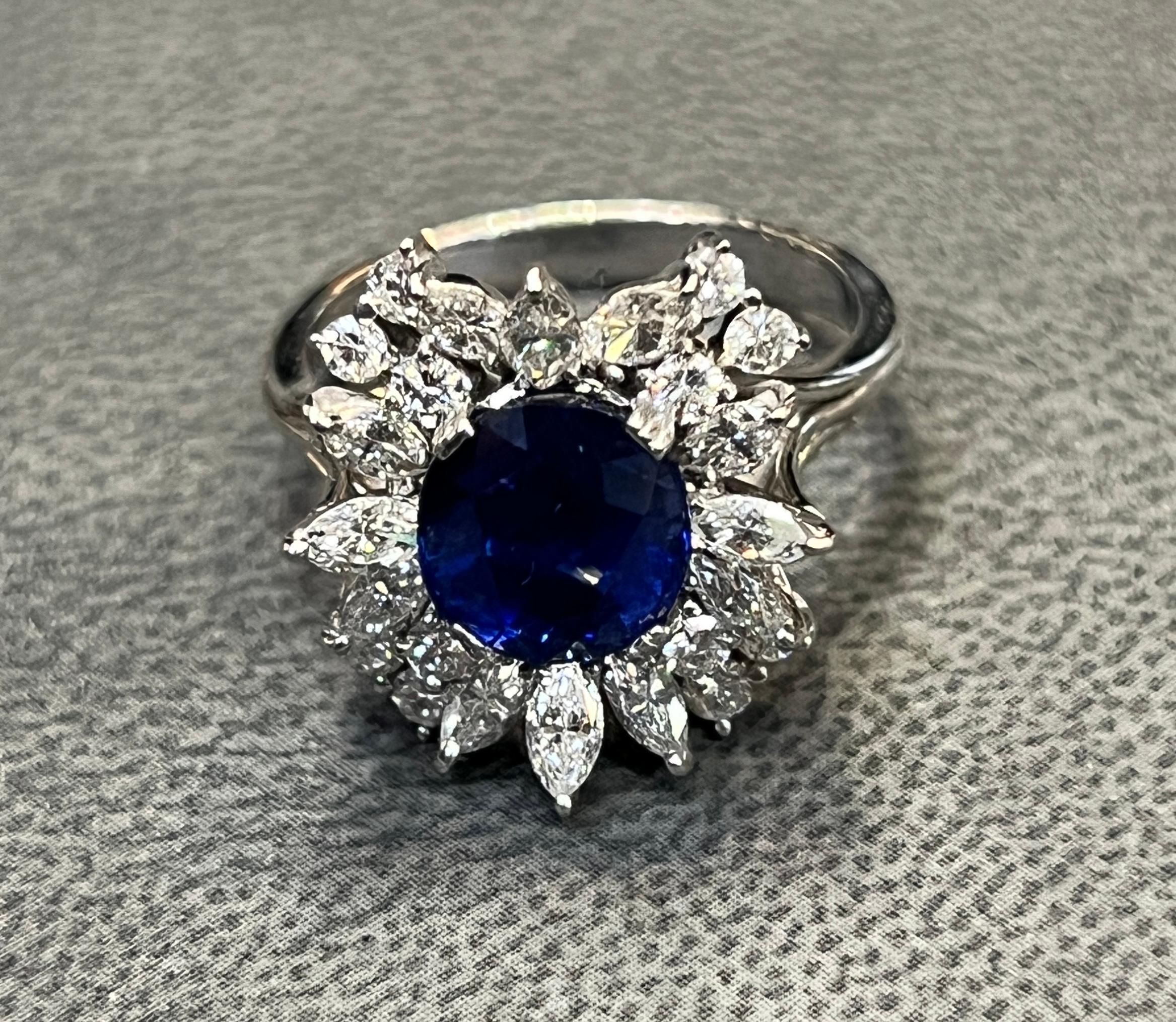 Women's Oval Cut Sapphire & Diamond Cocktail Ring For Sale