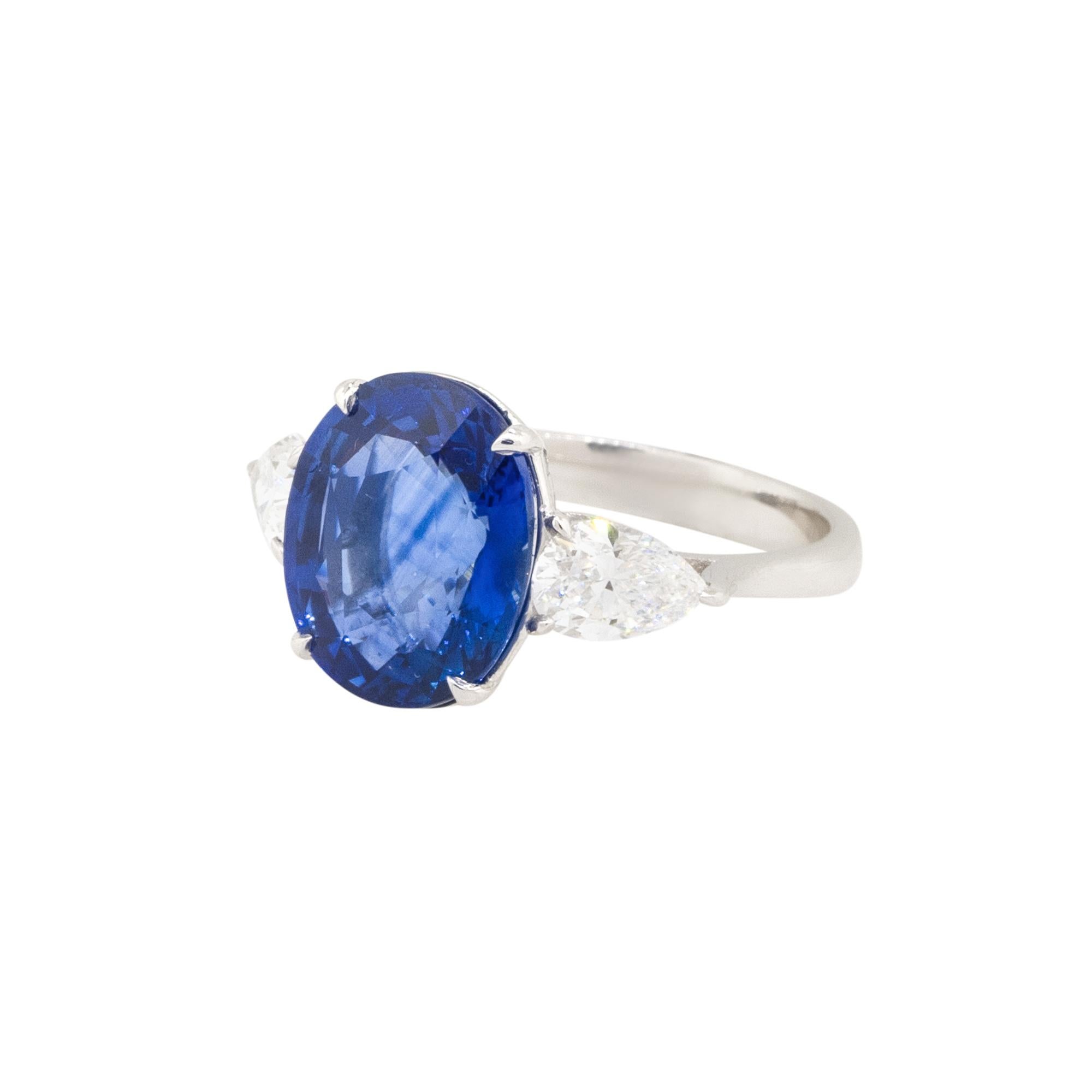 Mixed Cut Oval Cut Sapphire & Diamond Three Stone Ring 18 Karat in Stock For Sale