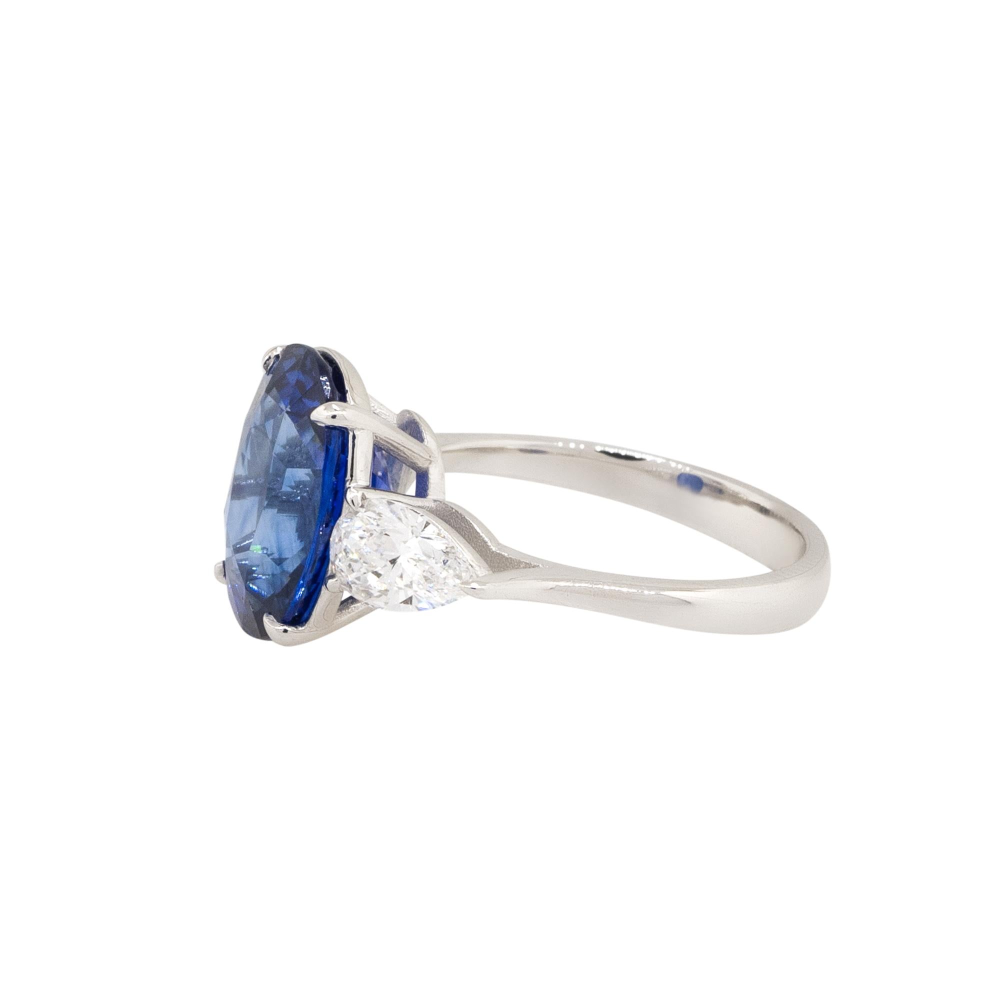 Oval Cut Sapphire & Diamond Three Stone Ring 18 Karat in Stock In Excellent Condition For Sale In Boca Raton, FL