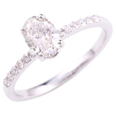 Anillo de compromiso solitario con diamante natural de talla oval SI/H en oro blanco de 18 quilates