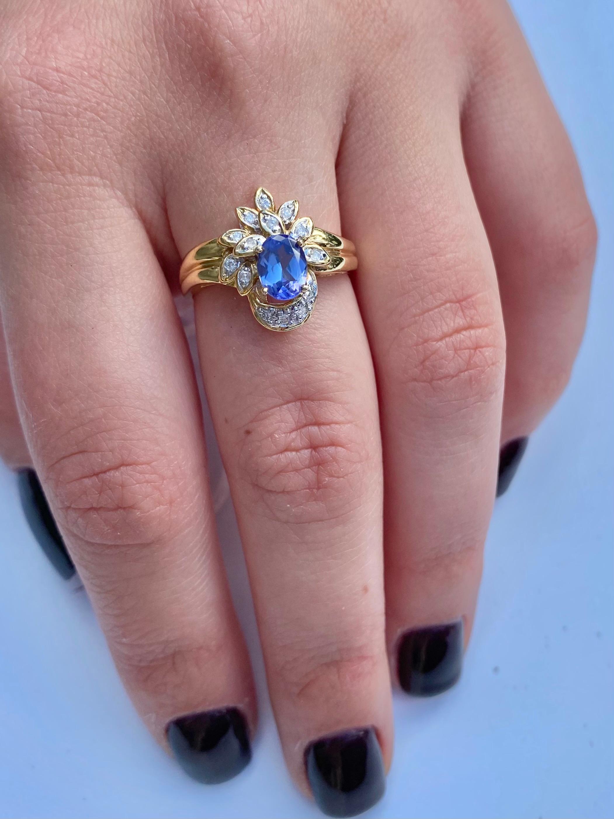 Oval-Cut Tanzanite, Diamond and 14 Karat Yellow Gold Cocktail Ring In New Condition For Sale In Miami, FL