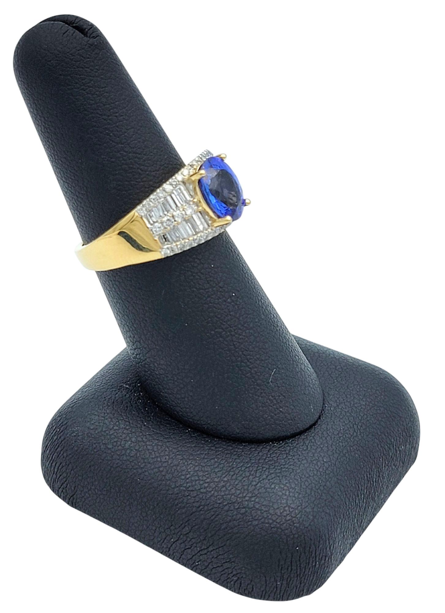 Bague large en or jaune poli 18 carats avec tanzanite de taille ovale et diamants en vente 4