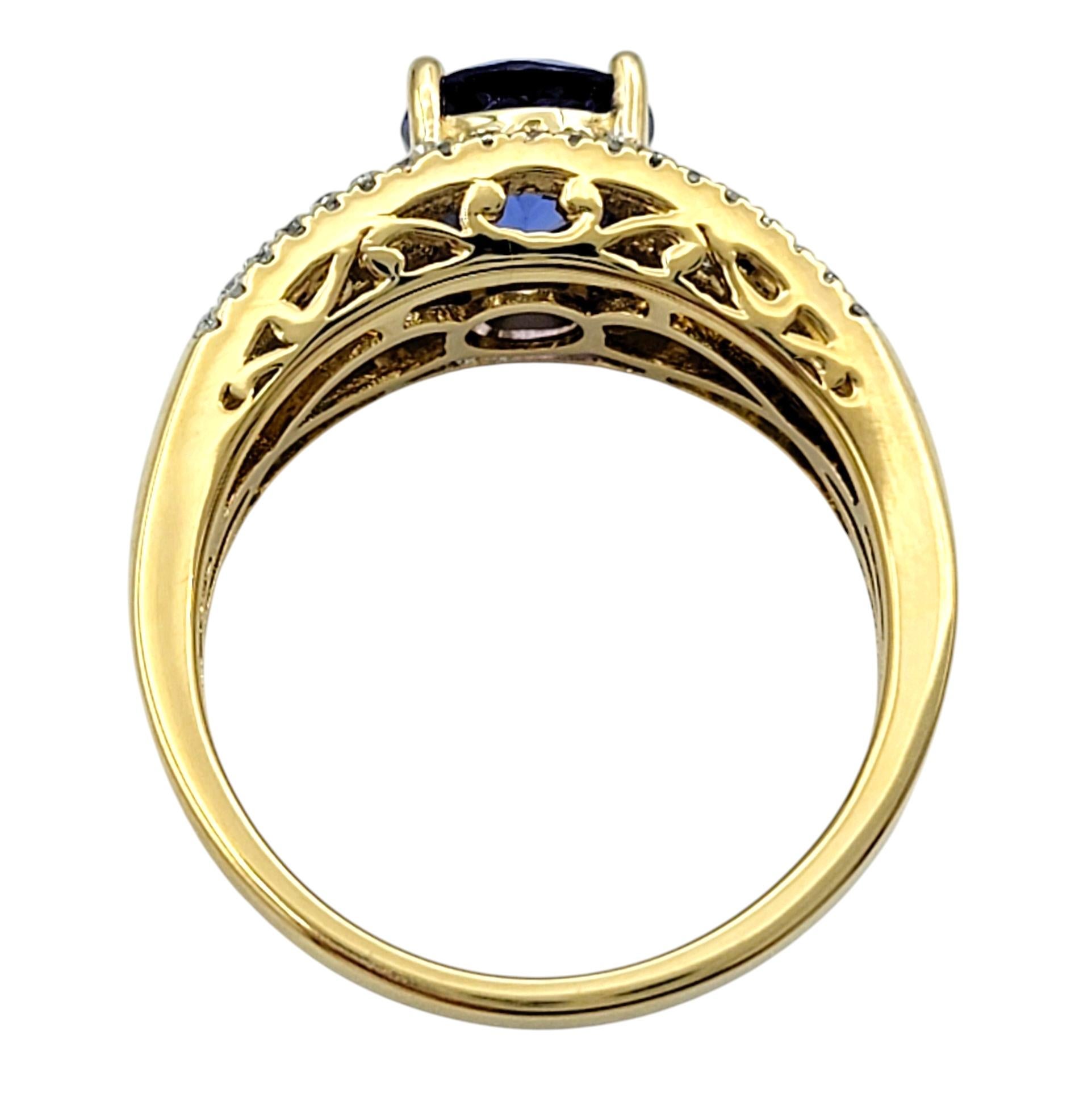 Taille ovale Bague large en or jaune poli 18 carats avec tanzanite de taille ovale et diamants en vente
