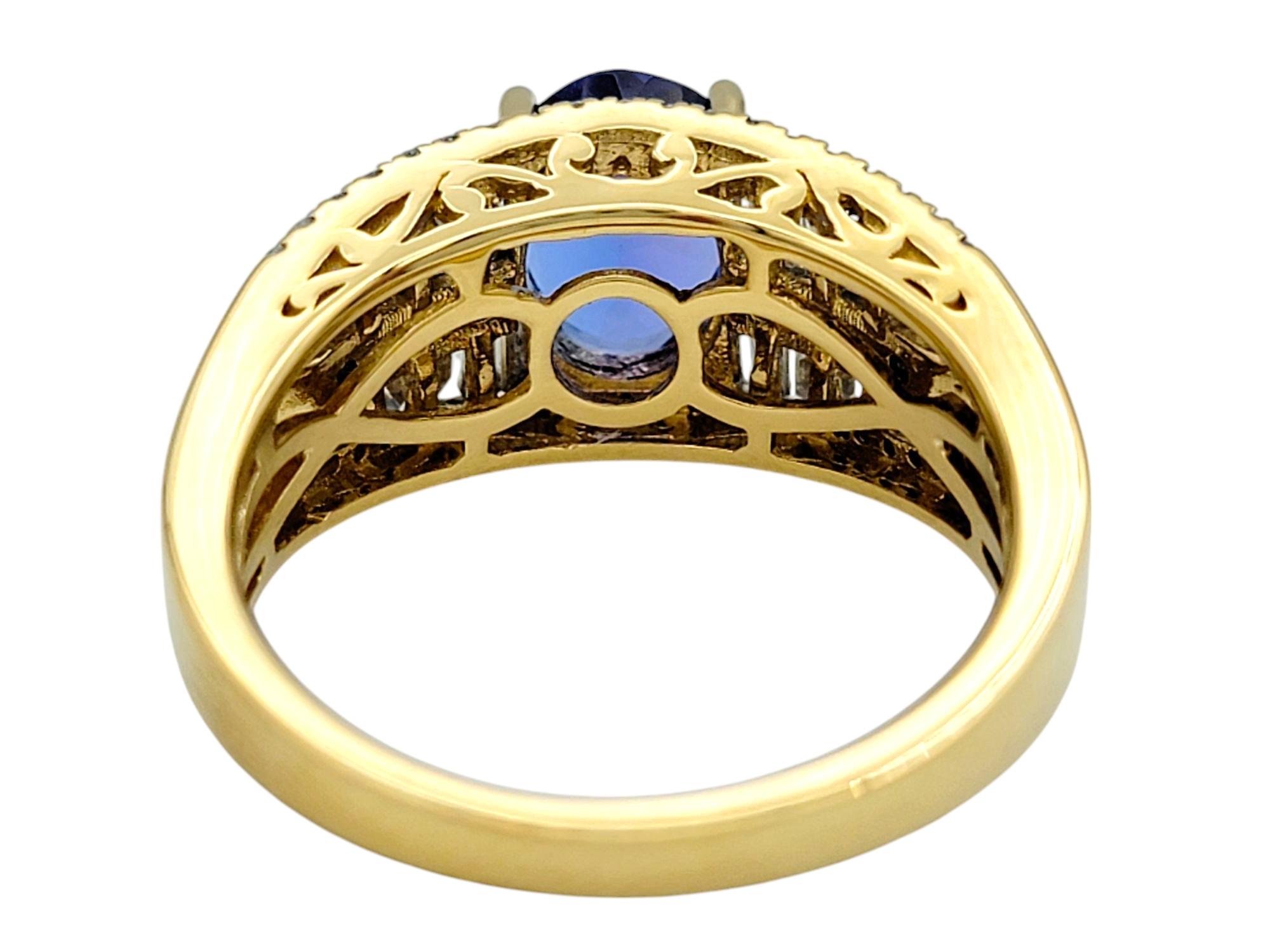 Bague large en or jaune poli 18 carats avec tanzanite de taille ovale et diamants Bon état - En vente à Scottsdale, AZ