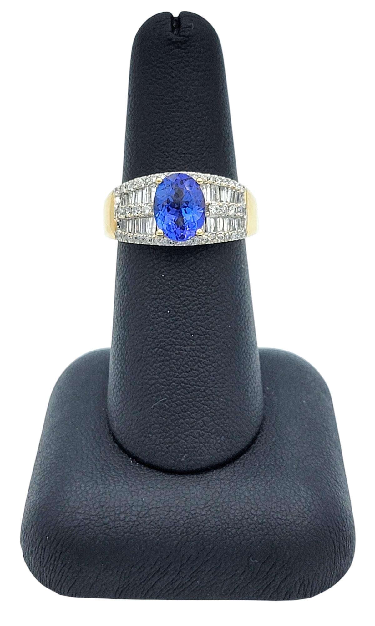 Bague large en or jaune poli 18 carats avec tanzanite de taille ovale et diamants en vente 3
