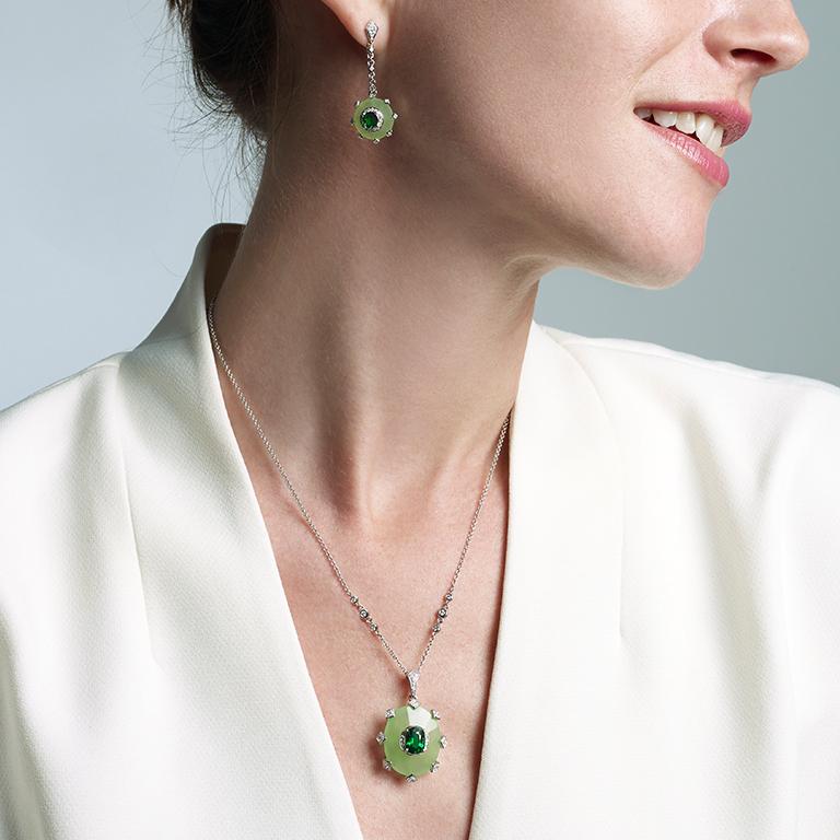 About the collection 
Inspired by medieval Gothic structures, the ROMAnce collection offers striking, yet delicate silhouettes. 

Product details 
A striking oval tsavorite is surrounded by Afghan jade and brilliant-cut diamonds, and hangs