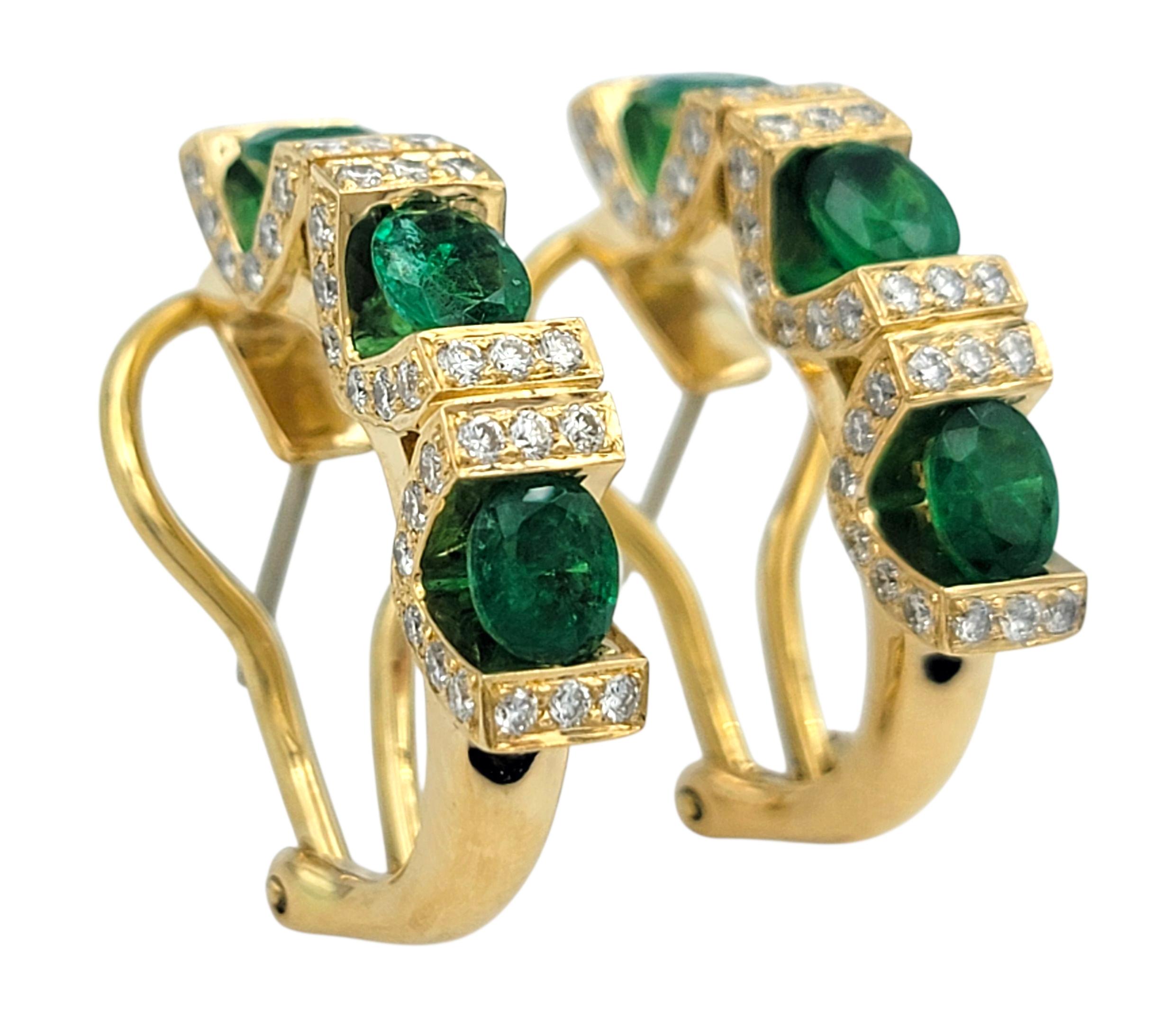 Pendientes de aro J de oro amarillo de 18 quilates con esmeralda zambiana talla oval y diamante Corte oval en venta