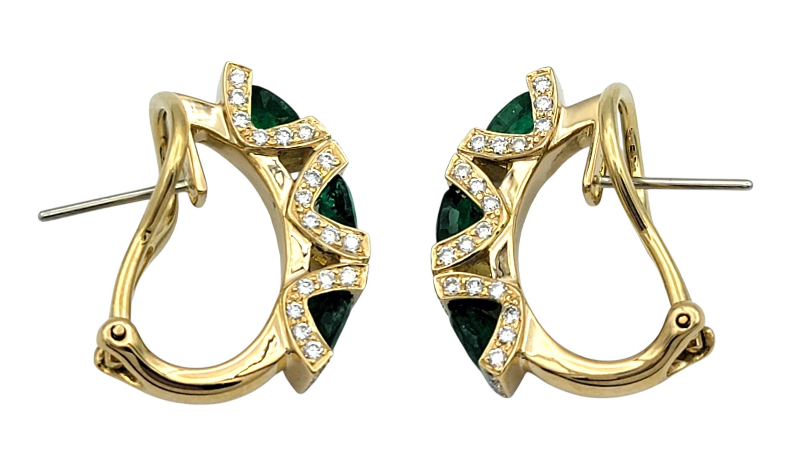 De las mujeres Pendientes de aro J de oro amarillo de 18 quilates con esmeralda zambiana talla oval y diamante en venta