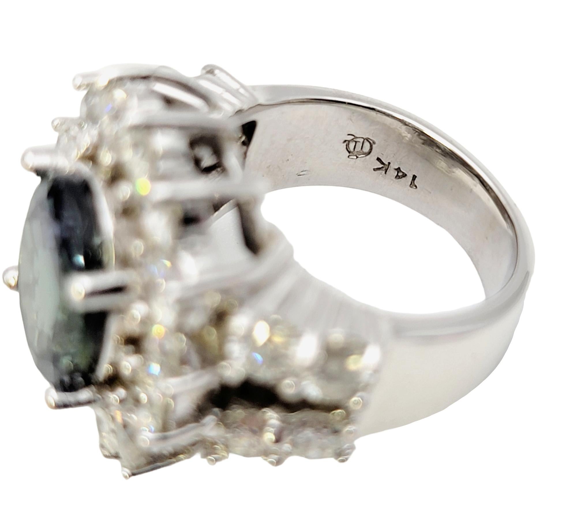 Ring mit ovalem Zoisit im Ovalschliff und Diamant-Halo in geteiltem Schaft aus 14 Karat Weißgold im Angebot 5