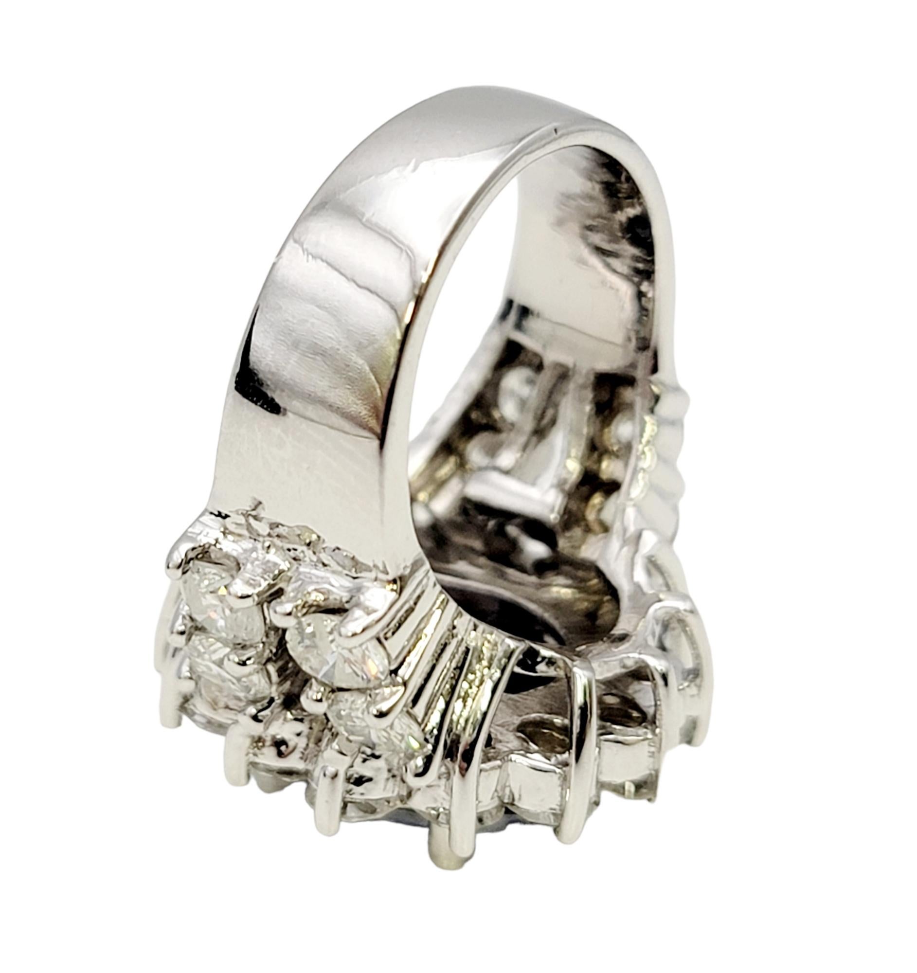 Ring mit ovalem Zoisit im Ovalschliff und Diamant-Halo in geteiltem Schaft aus 14 Karat Weißgold im Angebot 3