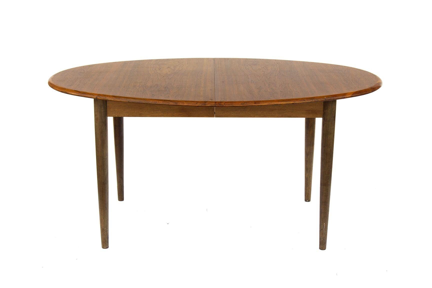 Oval Danish Teak Dining Table with 2 Leaves by Gudme Mobelfabrik In Distressed Condition In Grand Rapids, MI