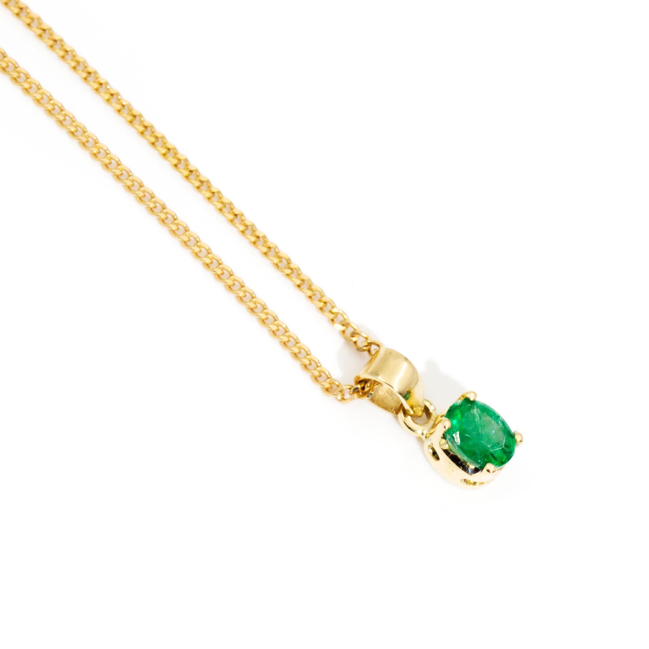 Modern Oval Deep Green Natural Emerald Vintage Pendant and Fine Chain in 18 Carat Gold