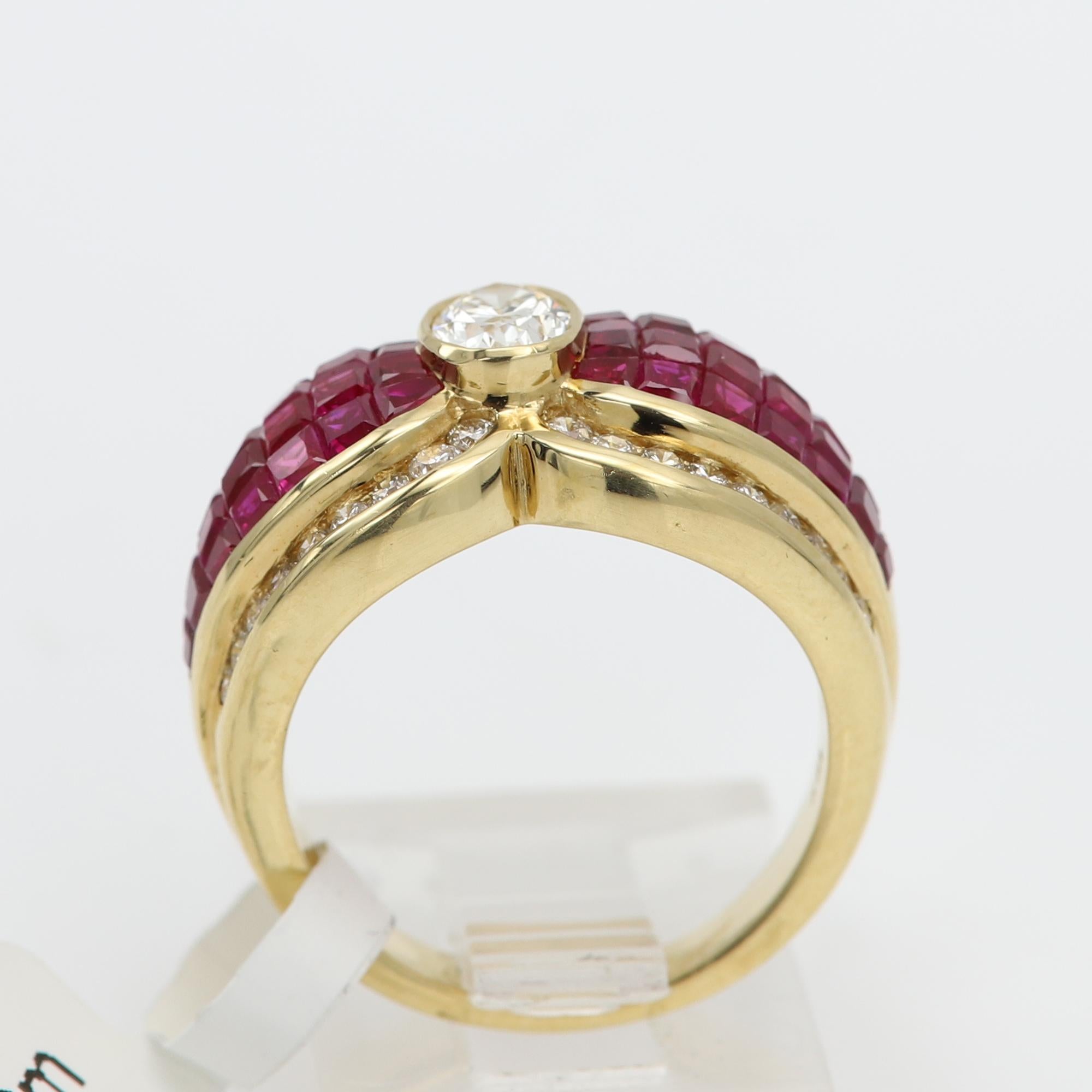Anillo de Rubí y Diamantes de Birmania Oro de 18 Kilates  Anillo de diseño de pajarita de cóctel en venta 6