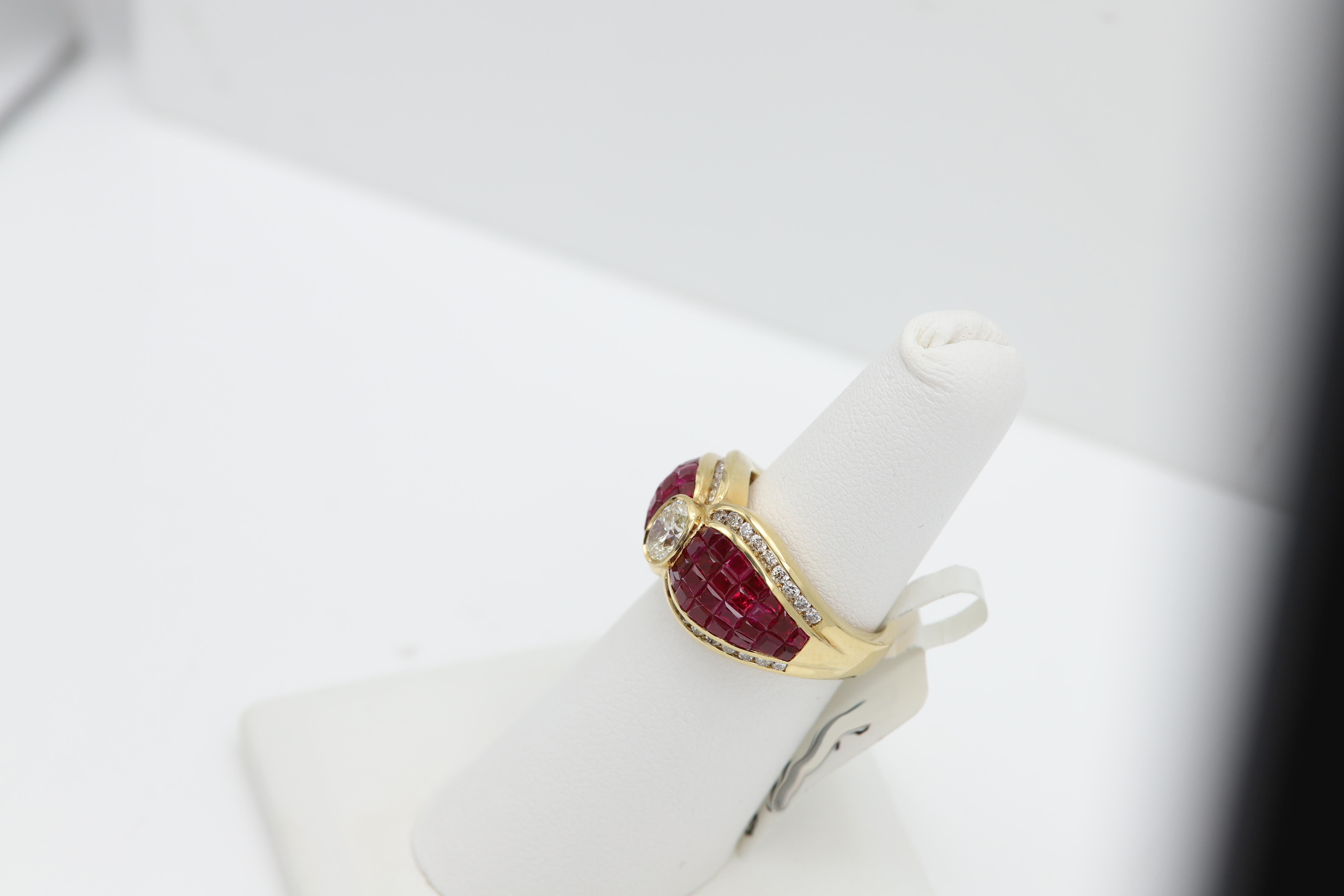 Anillo de Rubí y Diamantes de Birmania Oro de 18 Kilates  Anillo de diseño de pajarita de cóctel en Nuevo estado para la venta en Brooklyn, NY
