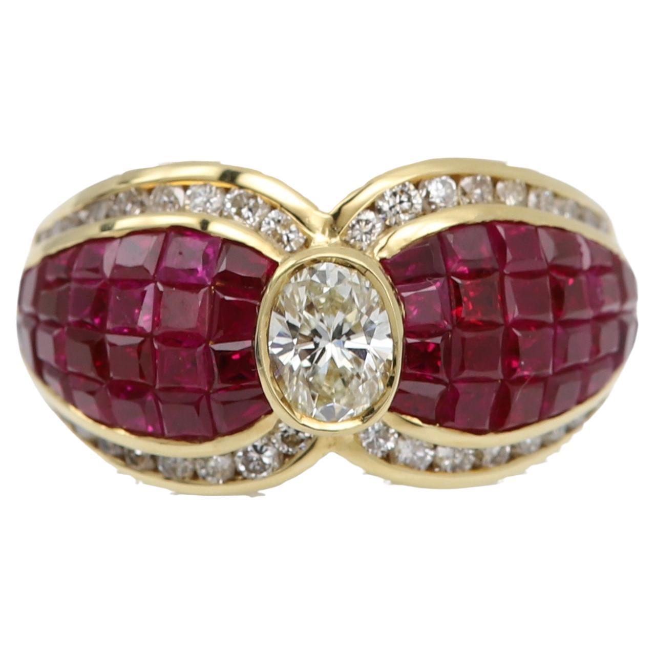 Anillo vintage, nunca usado.
Gemas únicas de rubí natural de Birmania
Diseño único de pajarita de ajuste invisible
Rubí natural cuadrado y diamante natural ovalado central
Oro amarillo de 18 quilates 10,0 gramos.
Rubí total 5,25 quilates AAA muy