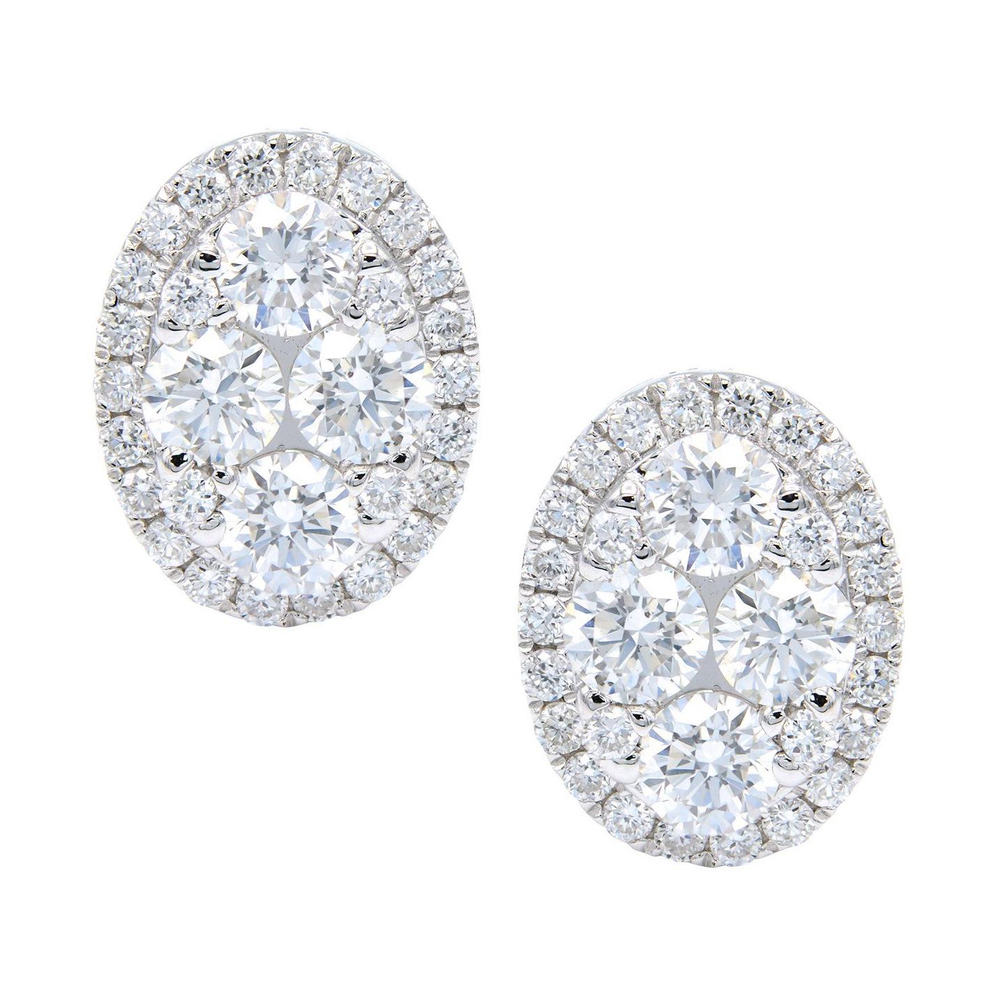 Boucles d'oreilles en grappe de diamants ovales avec halo de diamants