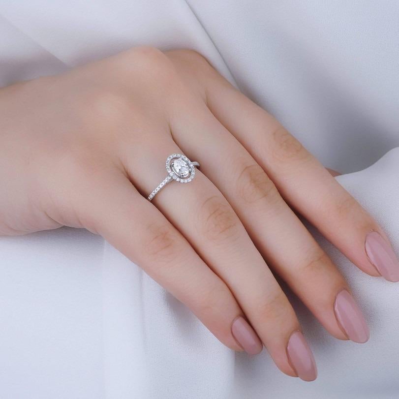 Dettagli del prodotto :

- Su ordinazione

- Oro Kt: 14kt

- Colori dell'oro disponibili: Oro rosa, Oro giallo, Oro bianco

- Diamante rotondo Nature 0,30ct

- Diamante ovale naturale da 0,30 carati

- Colore-Clarità del diamante: Colore F-G,