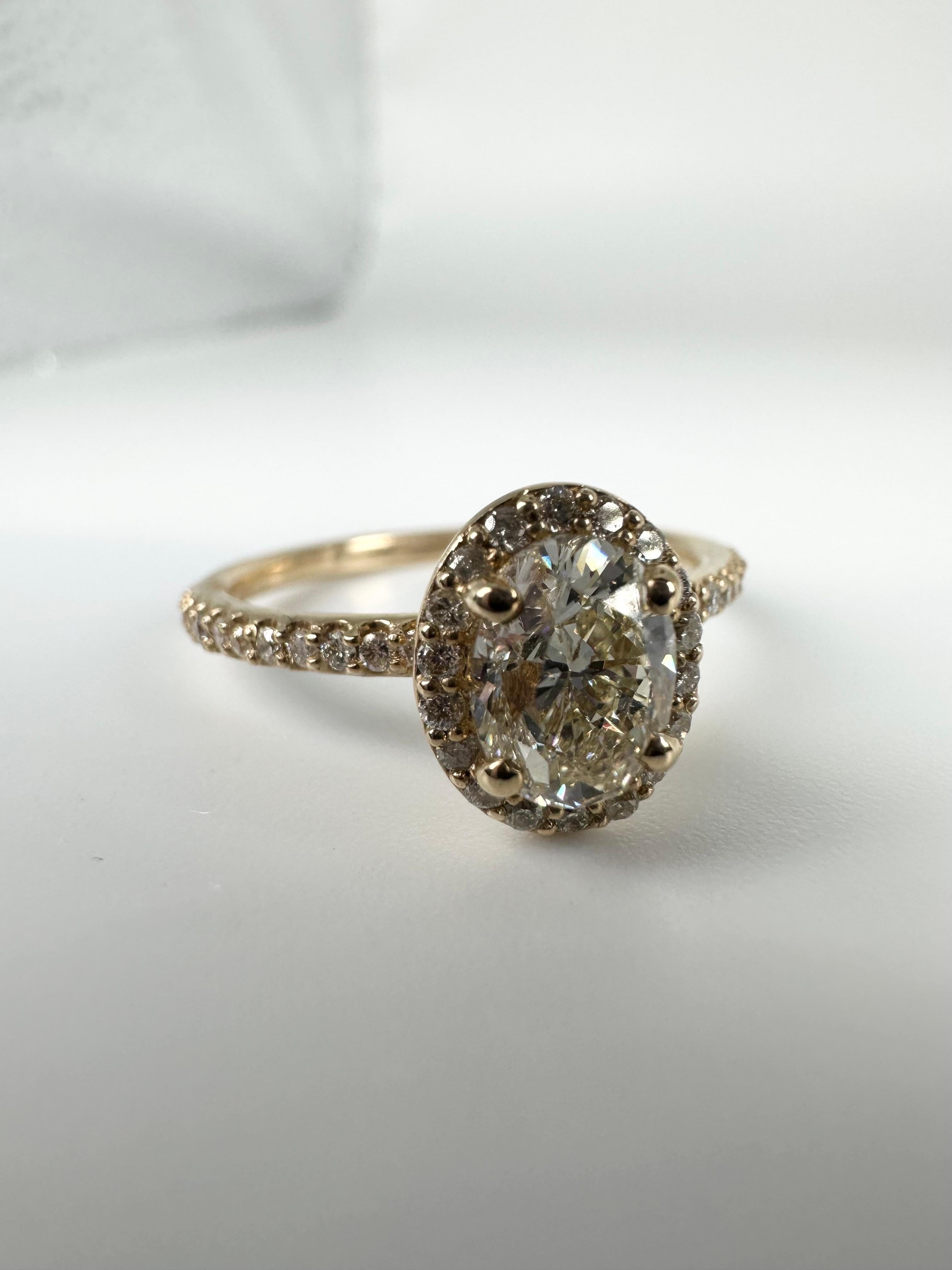 Bague de fiançailles en or jaune 14 carats avec diamants ovales Unisexe en vente