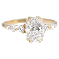 Bague de fiançailles Dainty avec diamant ovale et anneau de diamants ronds - Candy pop