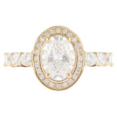 Bague de fiançailles halo de diamants ovales avec anneau pavé de diamants