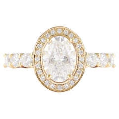 Ovaler Diamant-Halo-Verlobungsring mit Diamant-Pavé-Ring