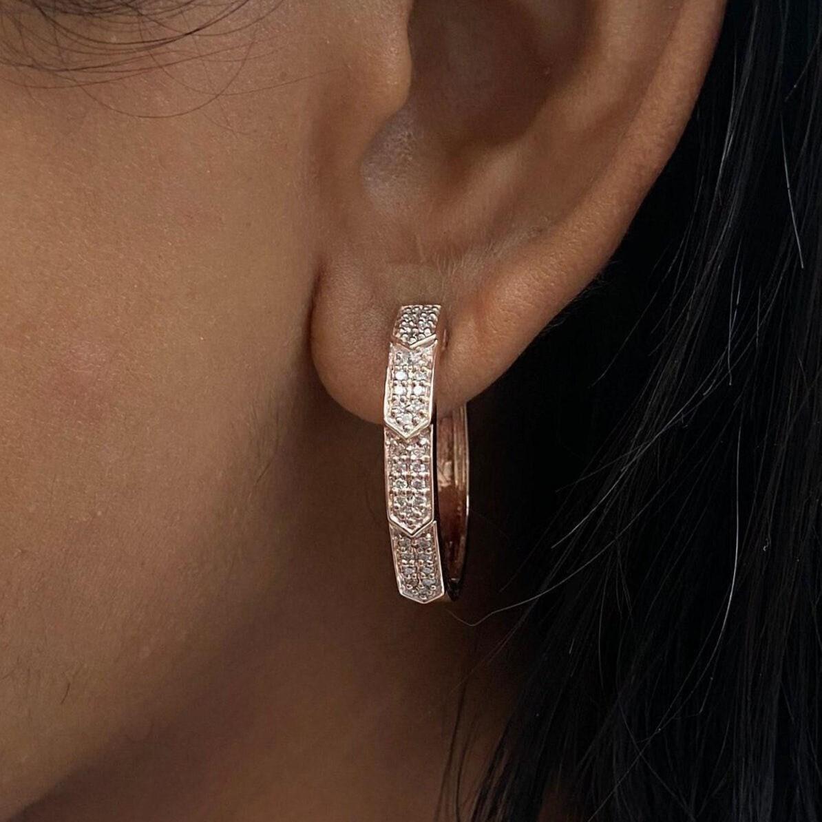 Art déco Créoles en or massif 14k avec diamant ovale (certifié) en vente